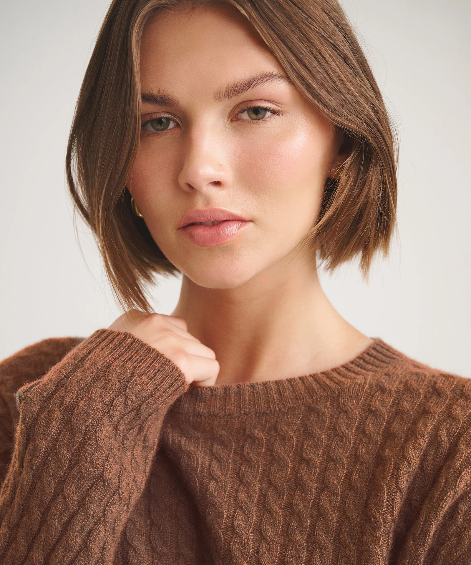 Basic Cashmere Cable Knit Crewneck Sweater - Image 13