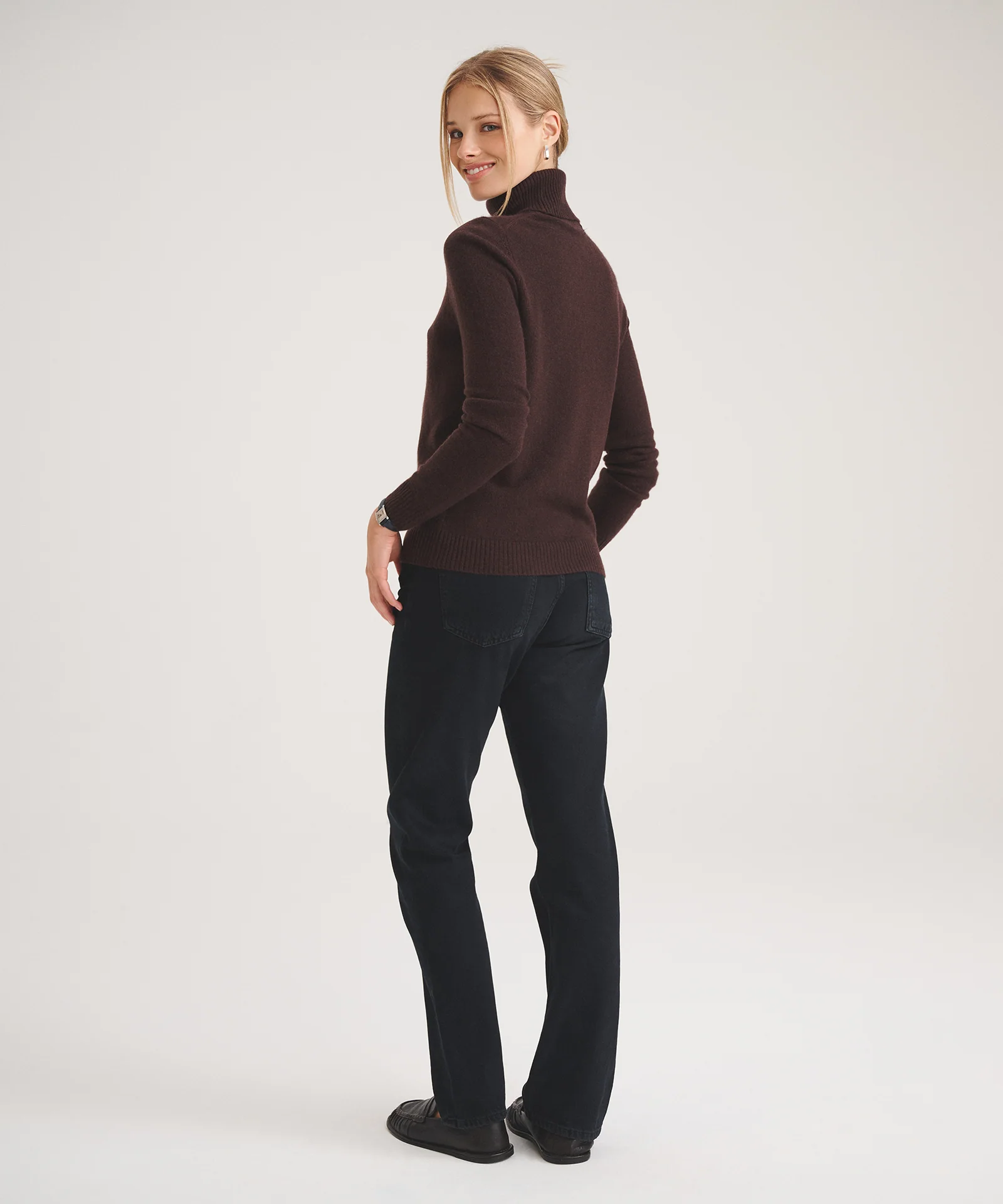 Basic Cashmere Turtleneck Sweater - Image 5