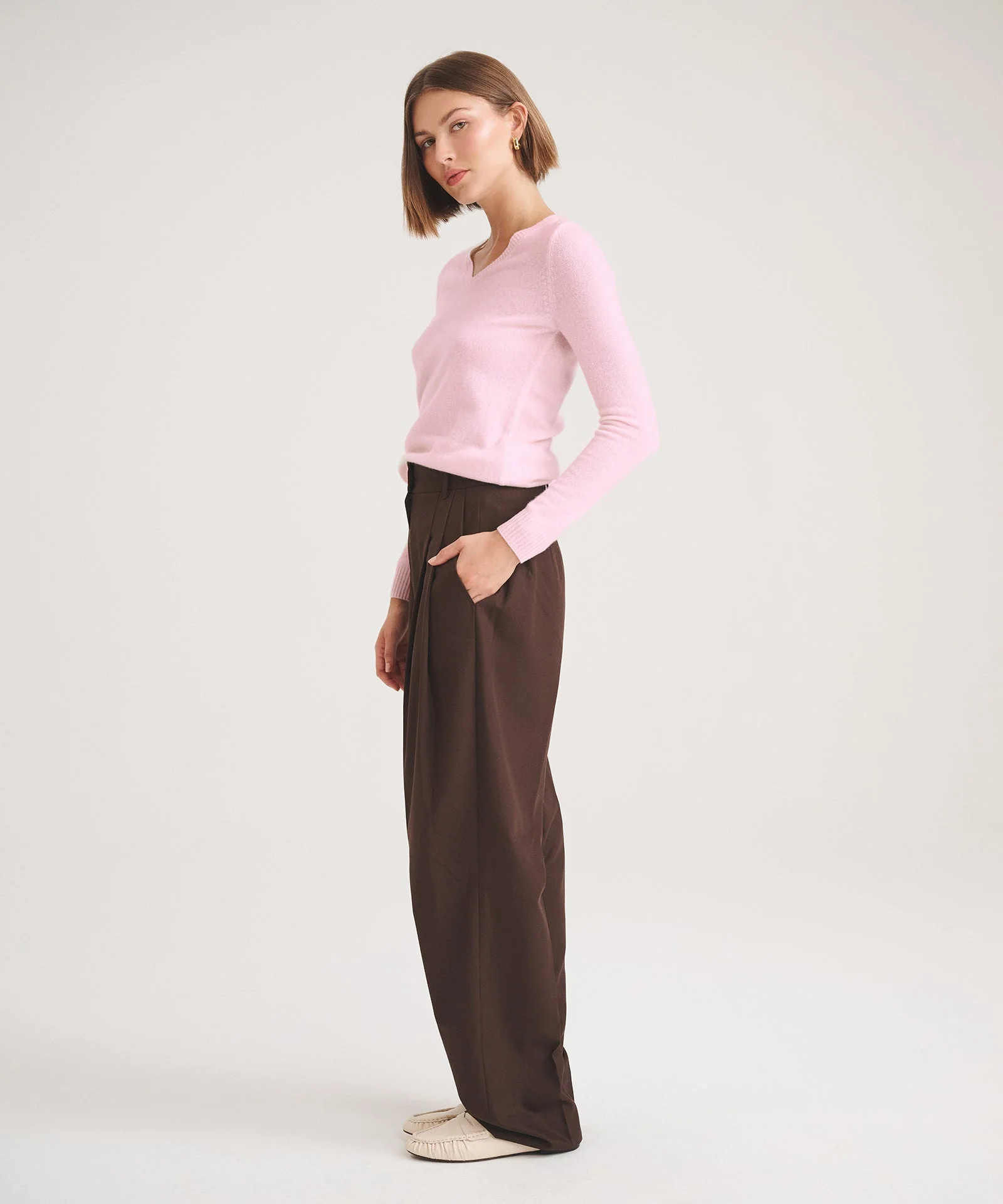 Basic Cashmere V-Neck Sweater - Image 10