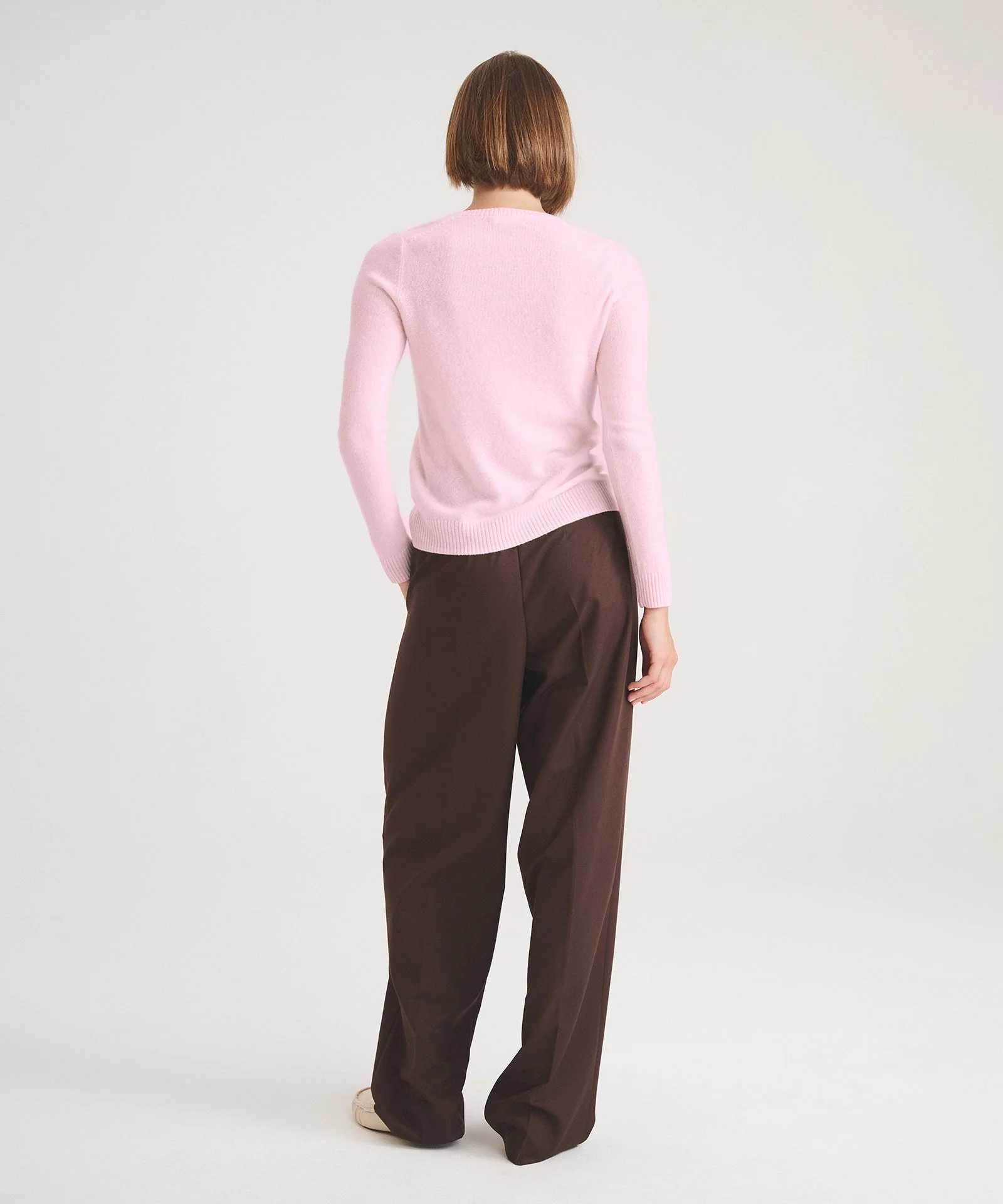 Basic Cashmere V-Neck Sweater - Image 11