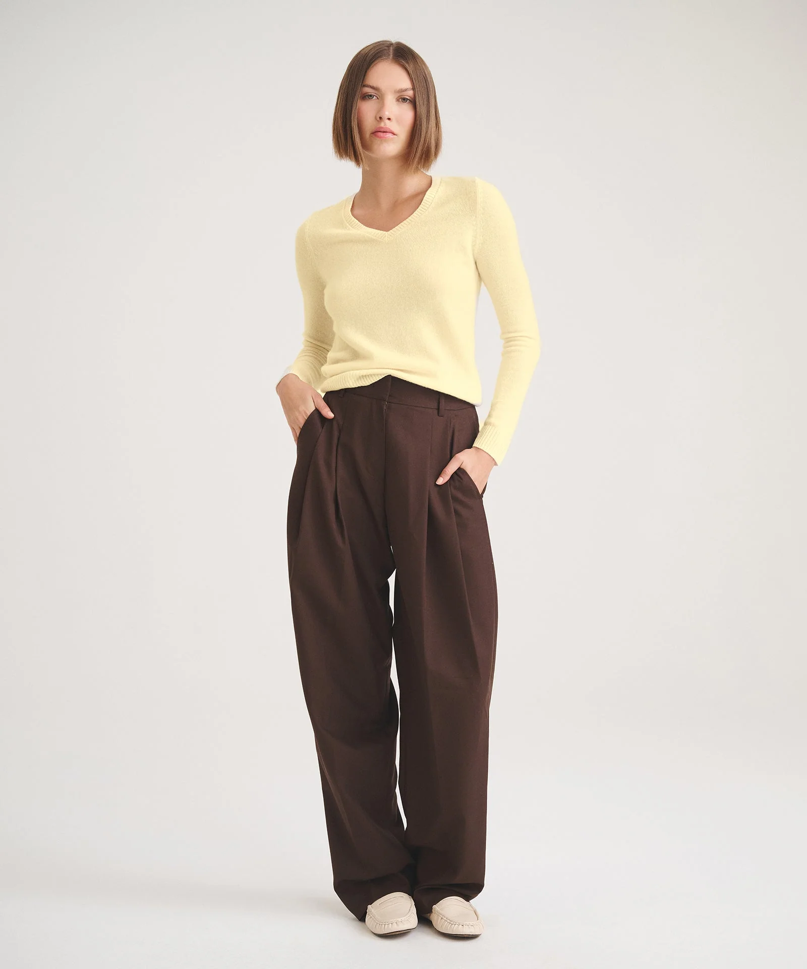 Basic Cashmere V-Neck Sweater - Image 13