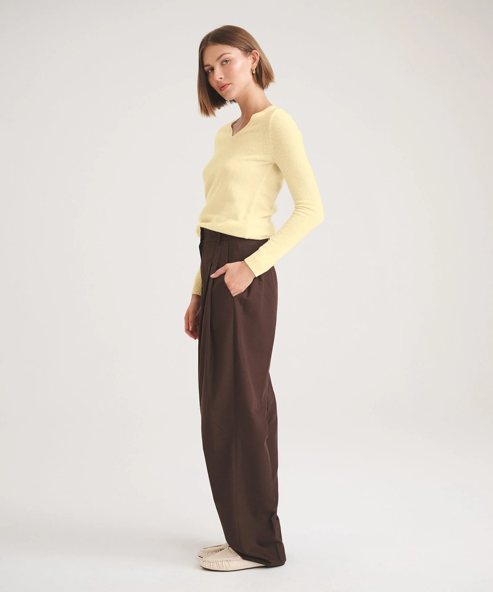 Basic Cashmere V-Neck Sweater - Image 14