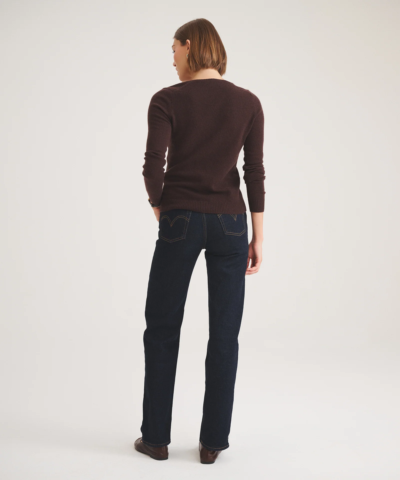 Basic Cashmere V-Neck Sweater - Image 7