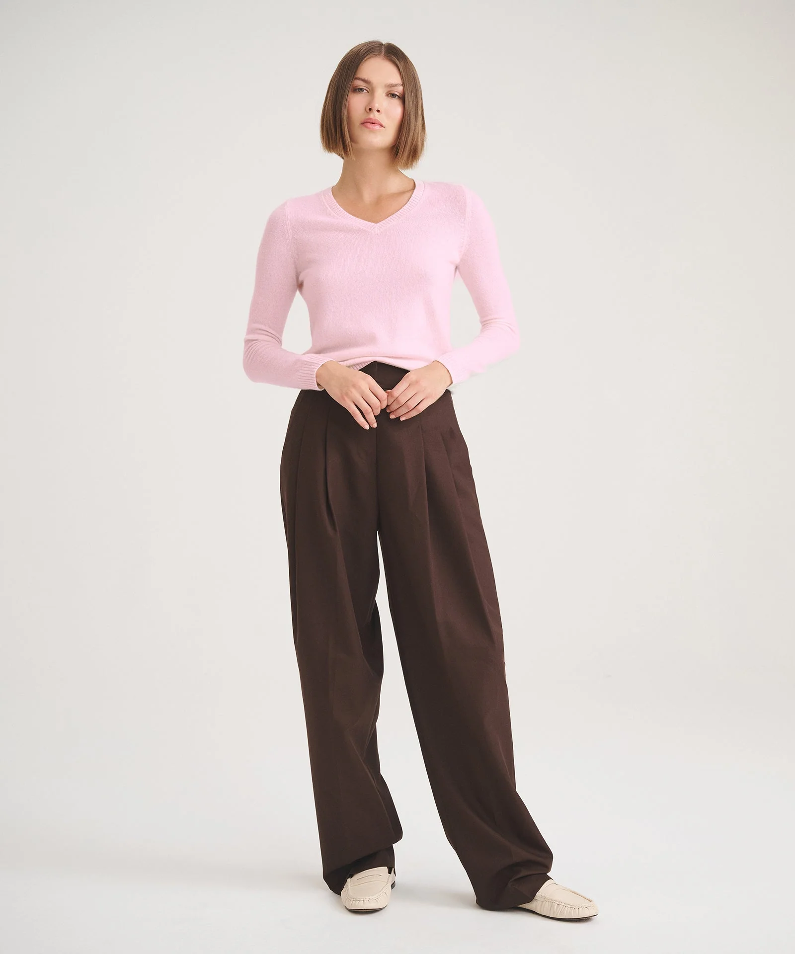 Basic Cashmere V-Neck Sweater - Image 8