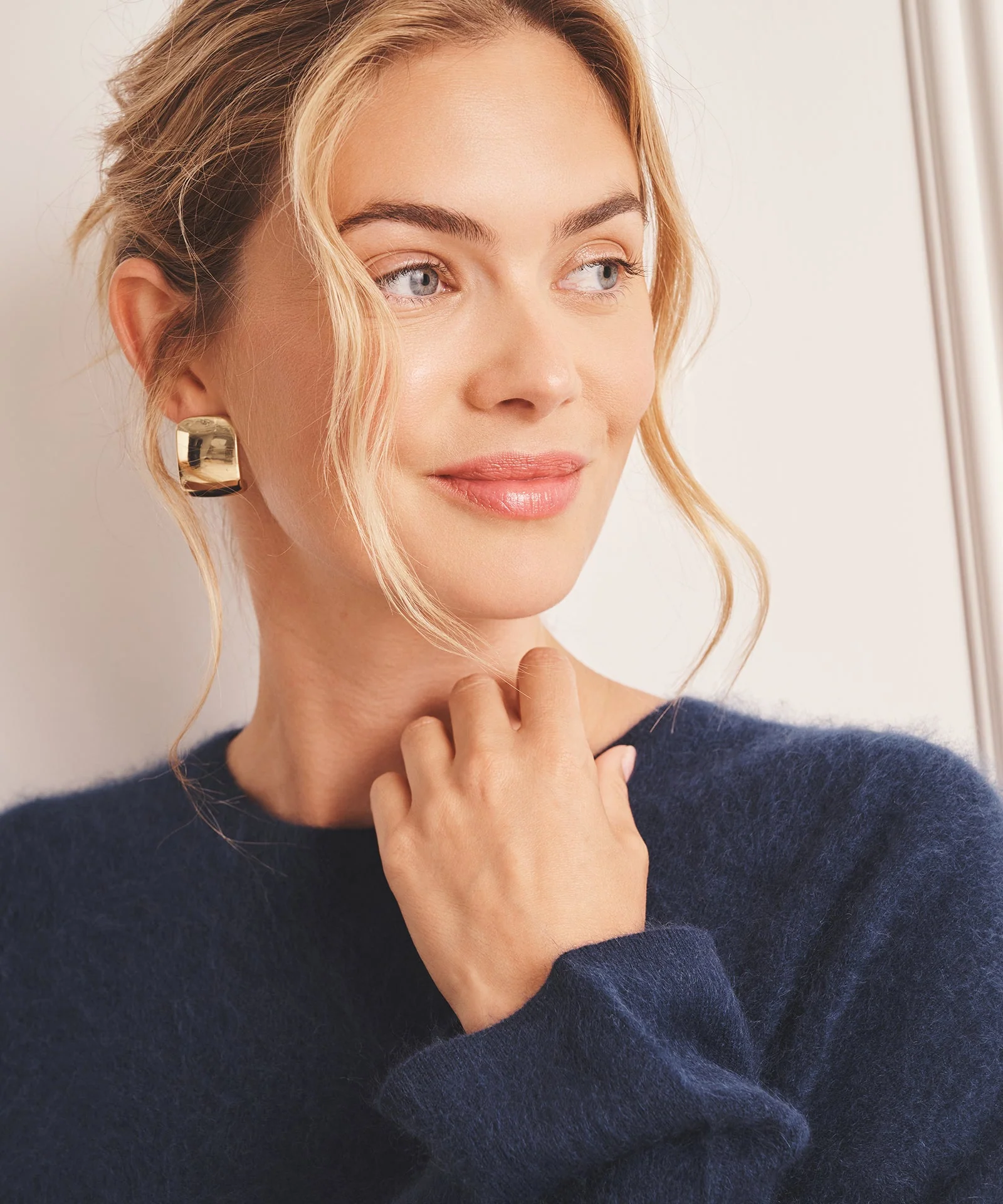 Brushed Luxe Cashmere Crewneck Sweater - Image 10