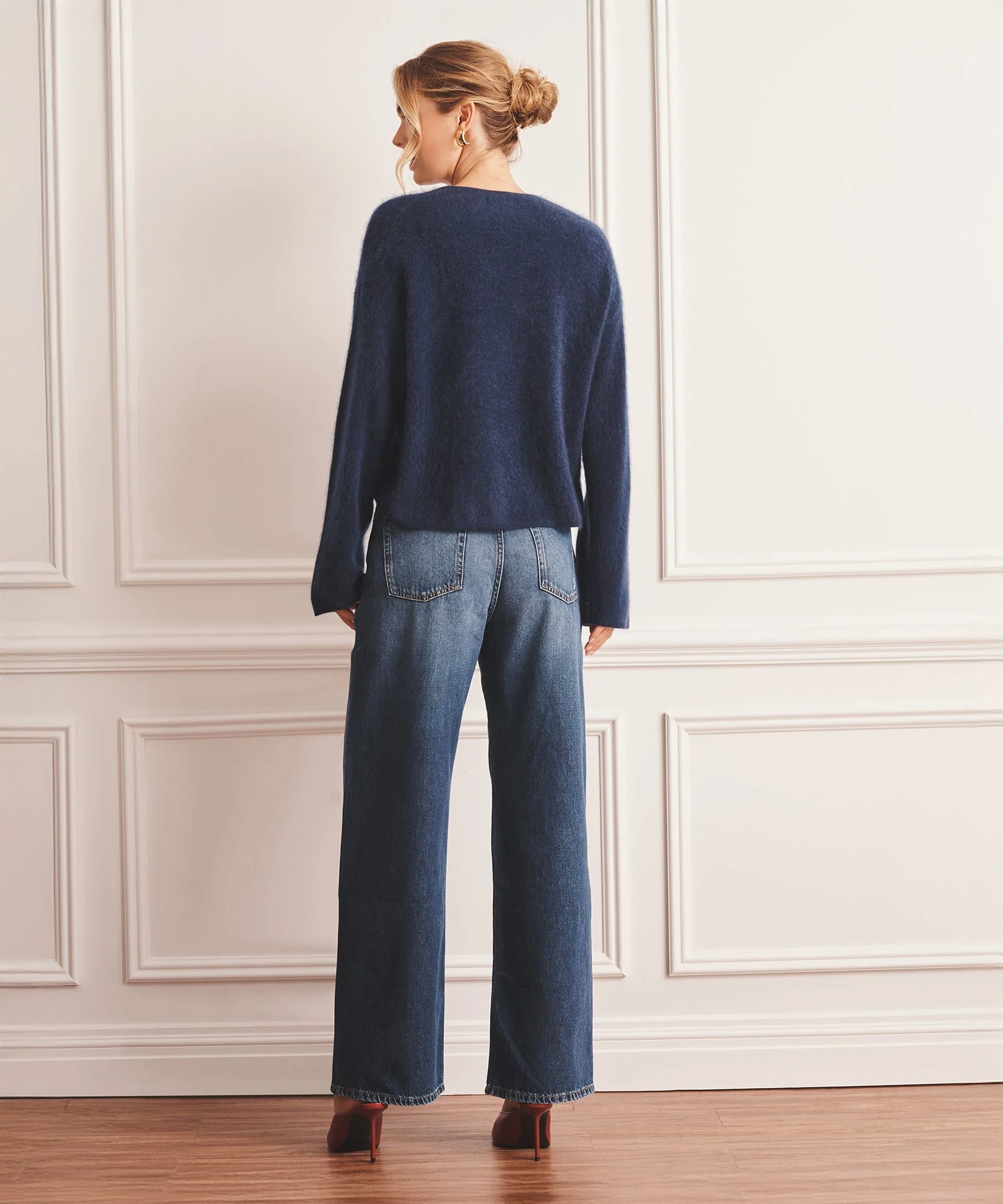 Brushed Luxe Cashmere Crewneck Sweater - Image 11
