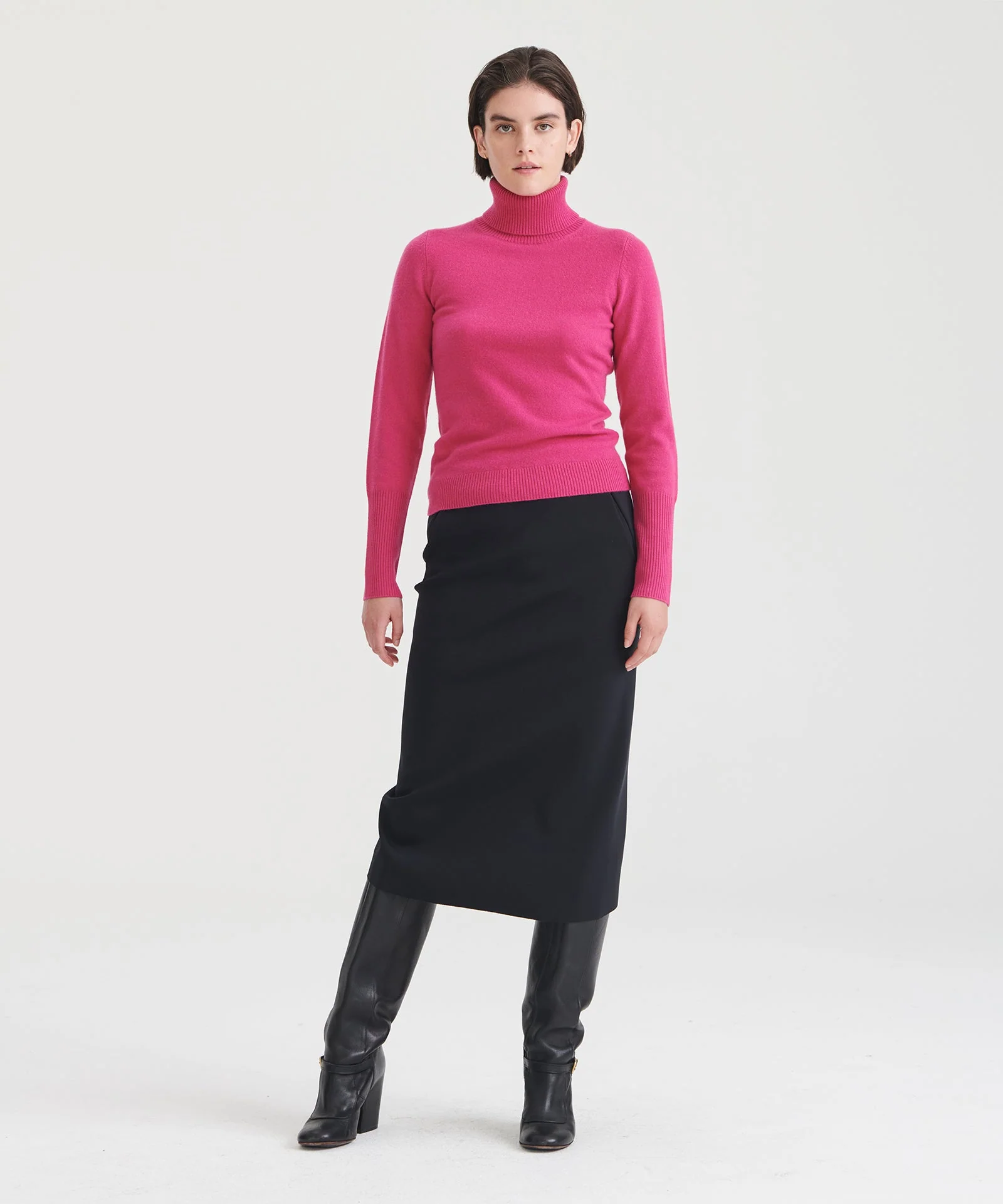 Signature Cashmere Classic Turtleneck - Image 11