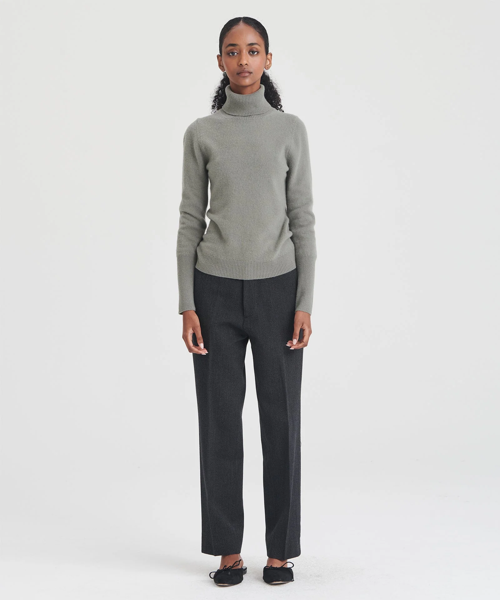 Signature Cashmere Classic Turtleneck - Image 16