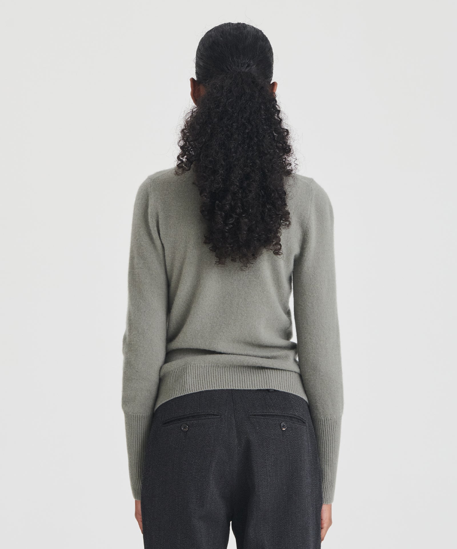 Signature Cashmere Classic Turtleneck - Image 17
