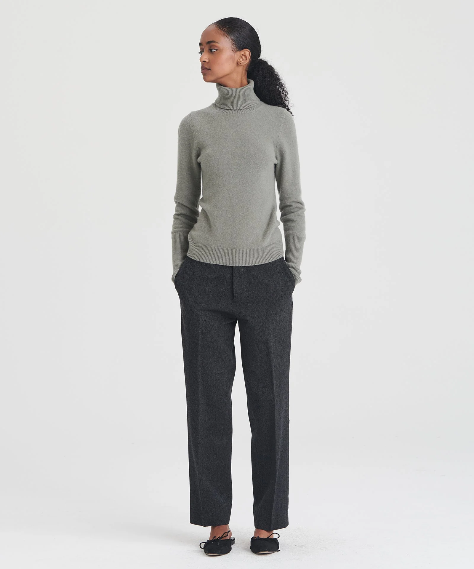 Signature Cashmere Classic Turtleneck - Image 18