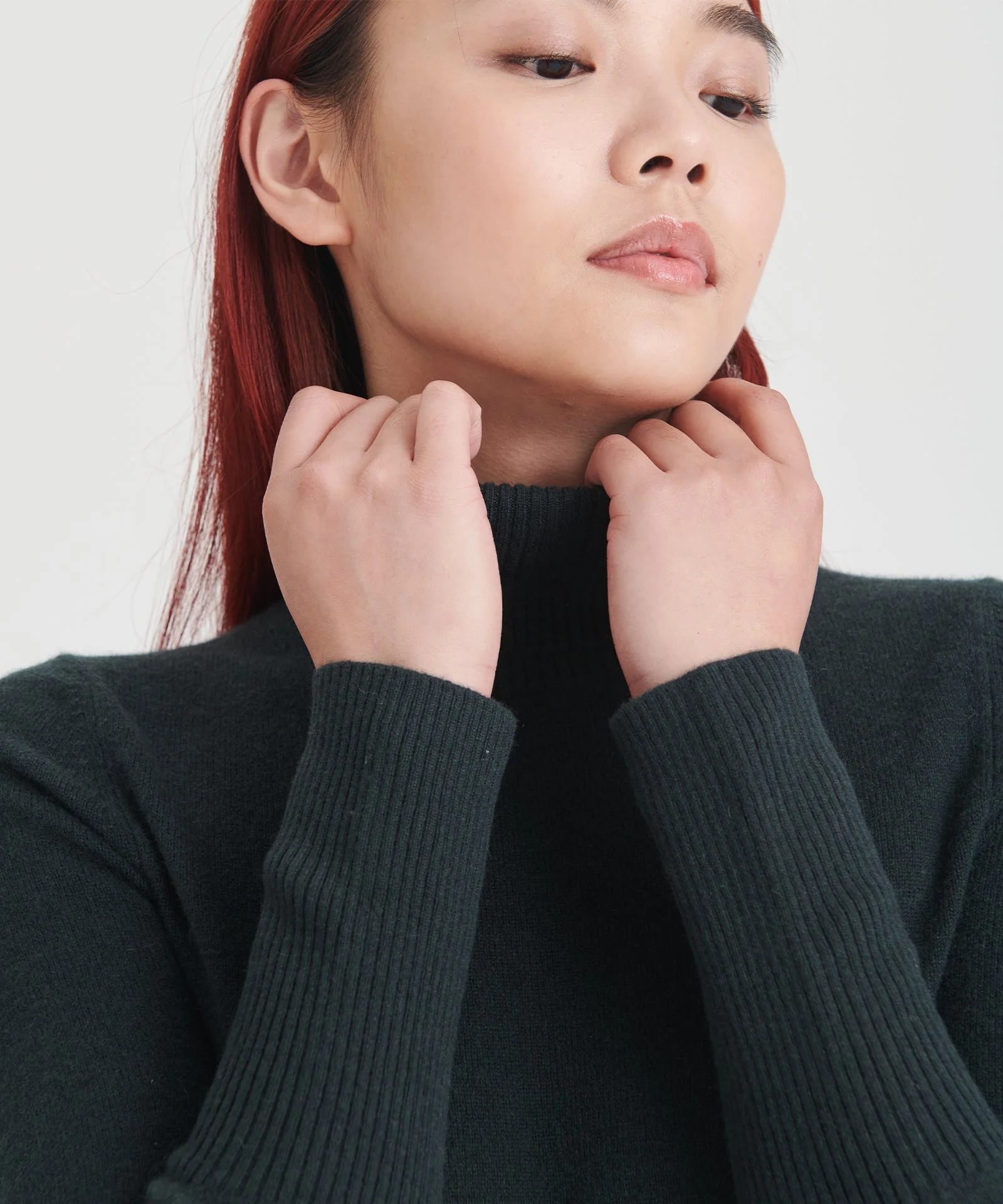 Signature Cashmere Classic Turtleneck - Image 20