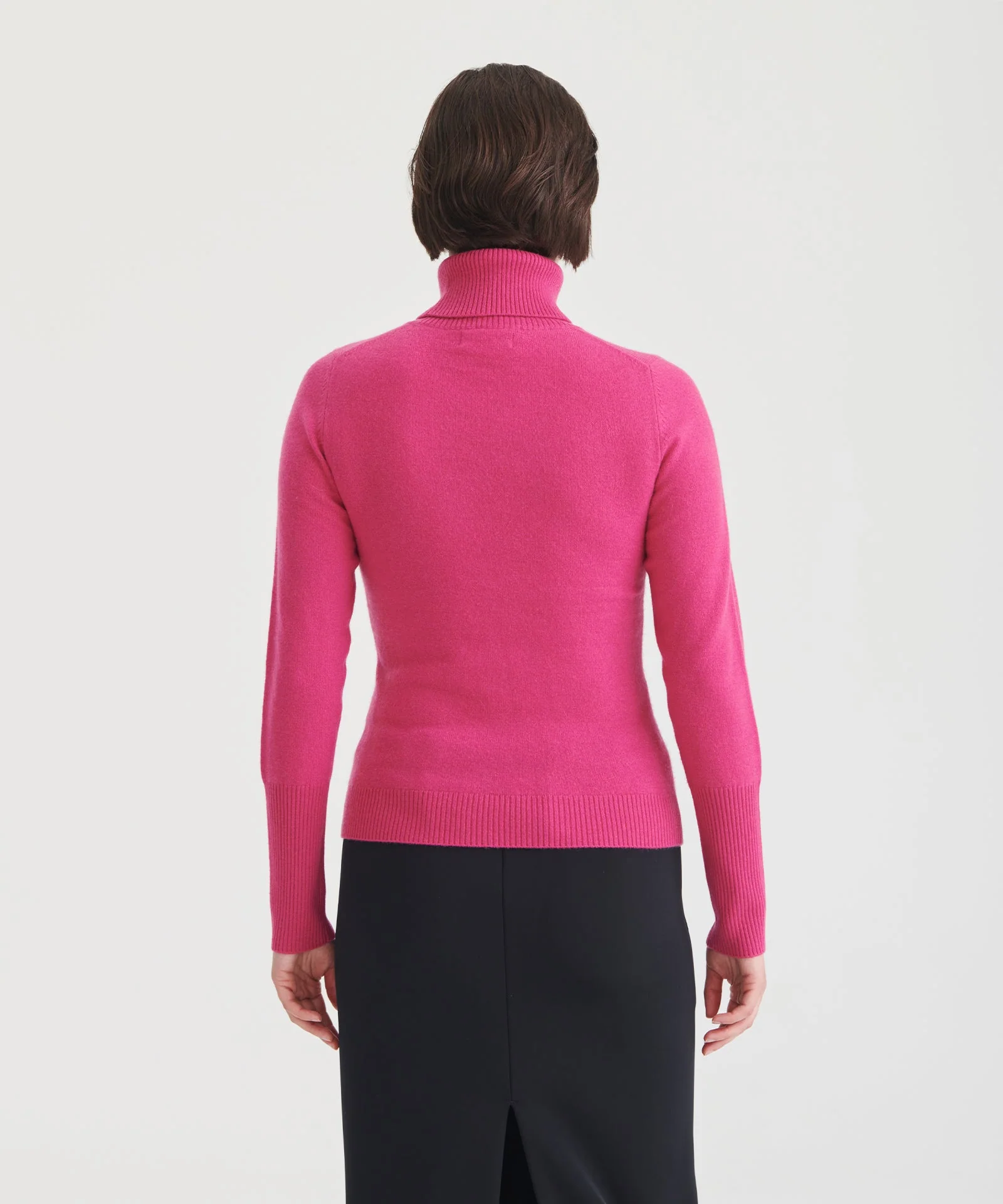 Signature Cashmere Classic Turtleneck - Image 22