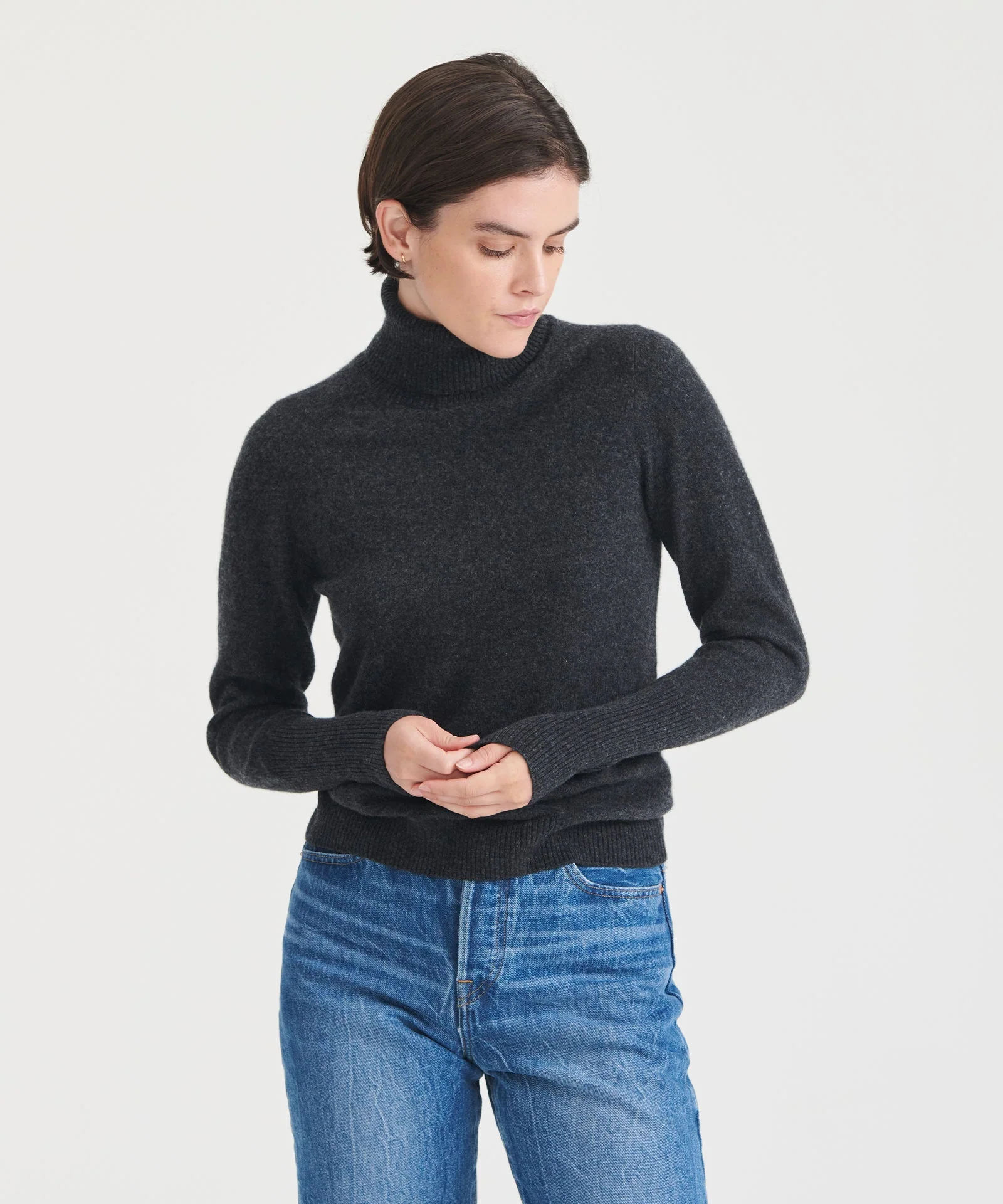 Signature Cashmere Classic Turtleneck - Image 24