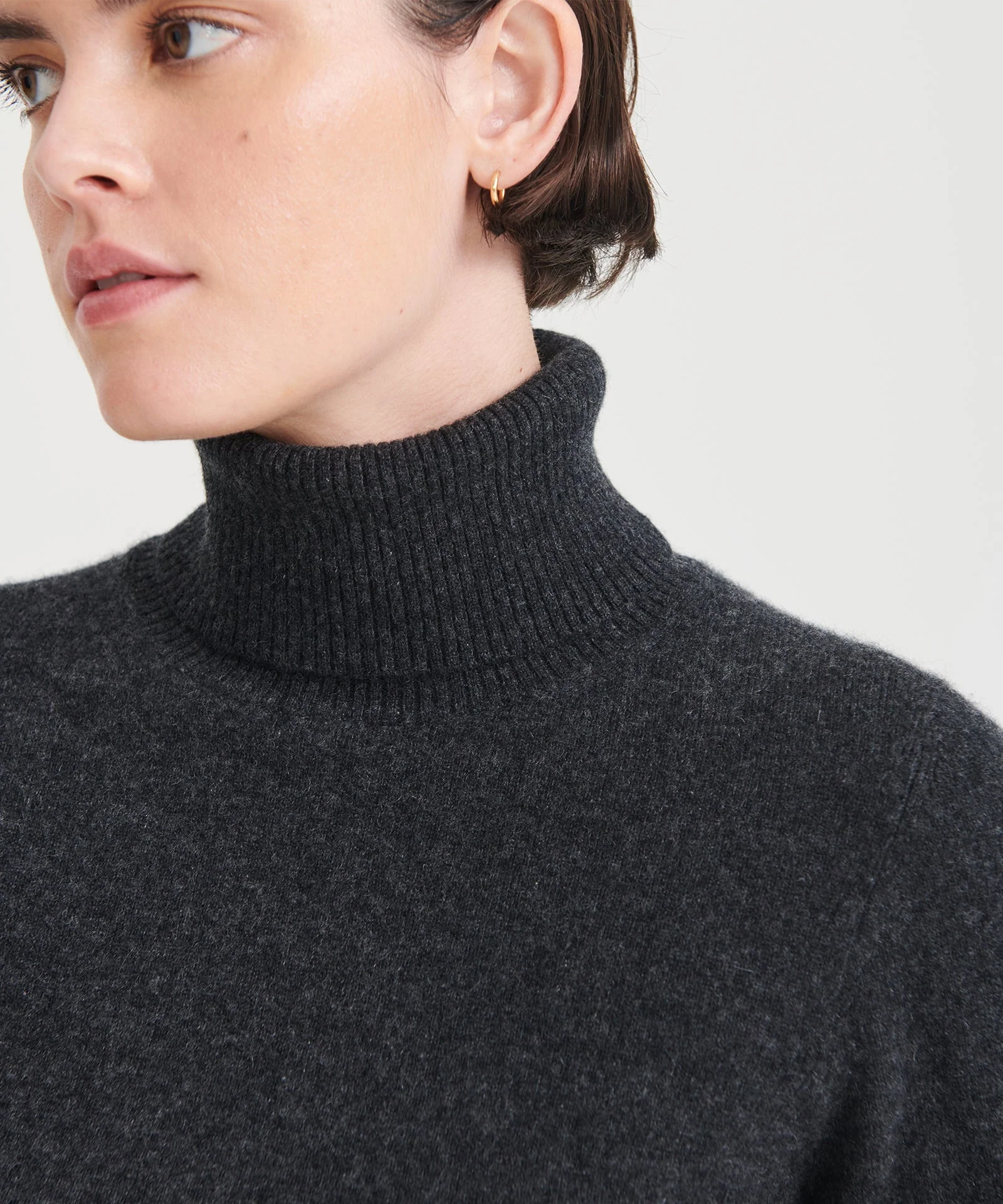 Signature Cashmere Classic Turtleneck - Image 25