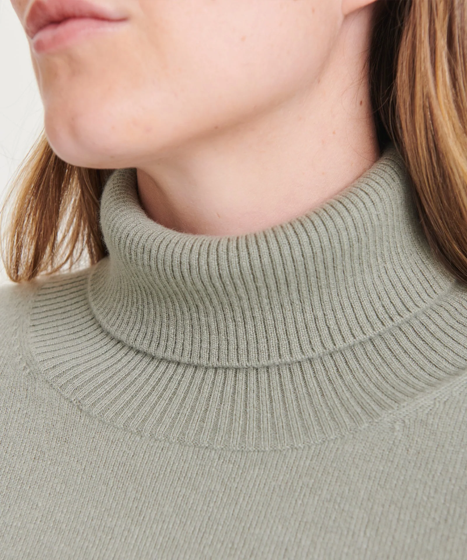 Signature Cashmere Classic Turtleneck - Image 31