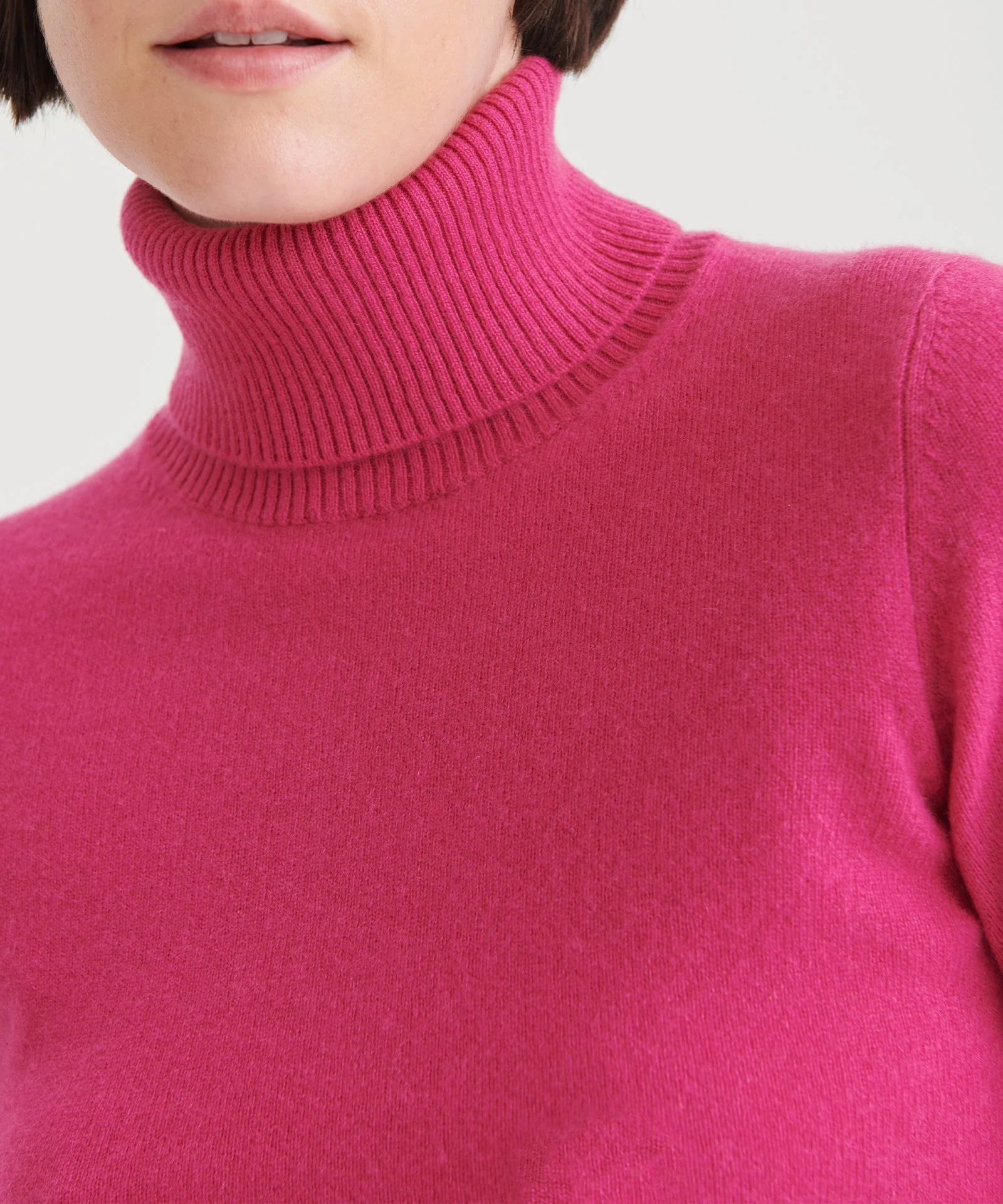 Signature Cashmere Classic Turtleneck - Image 37