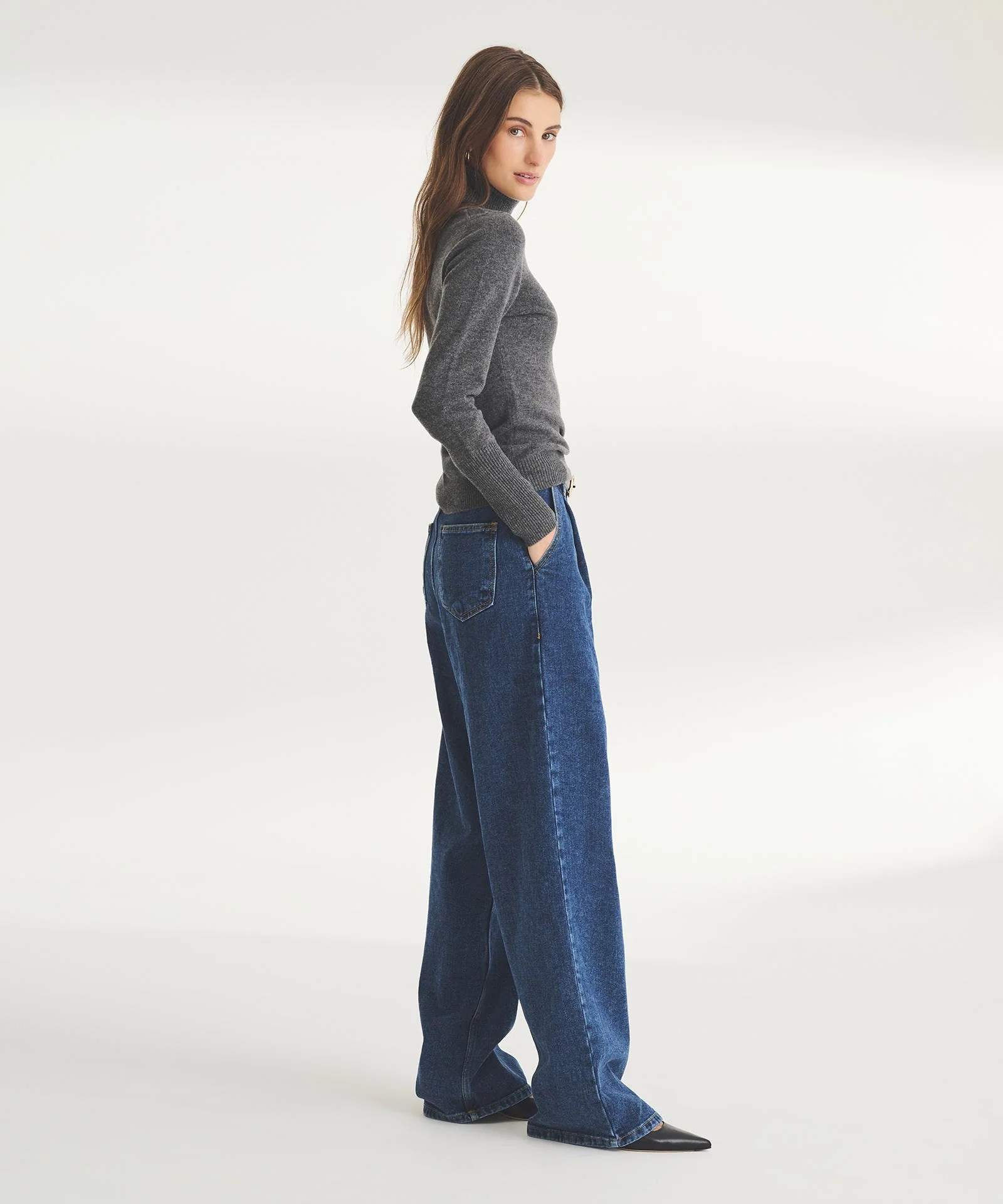 Signature Cashmere Classic Turtleneck - Image 44