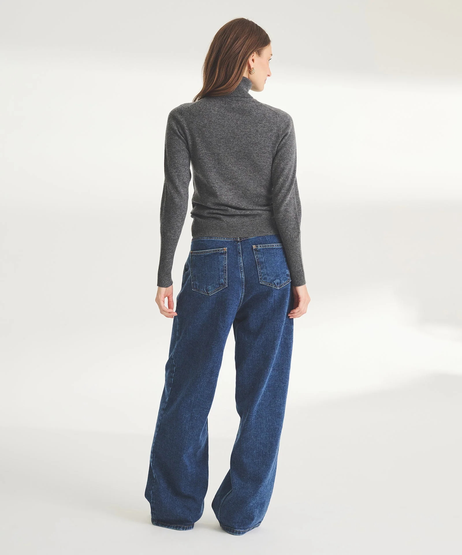 Signature Cashmere Classic Turtleneck - Image 45