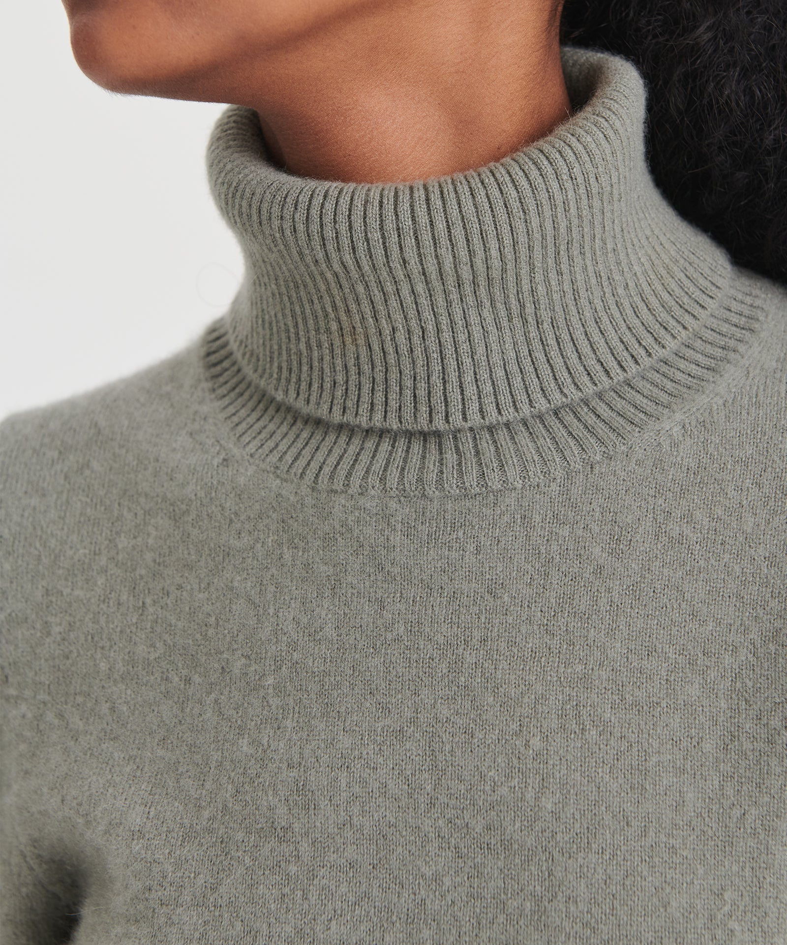 Signature Cashmere Classic Turtleneck - Image 5