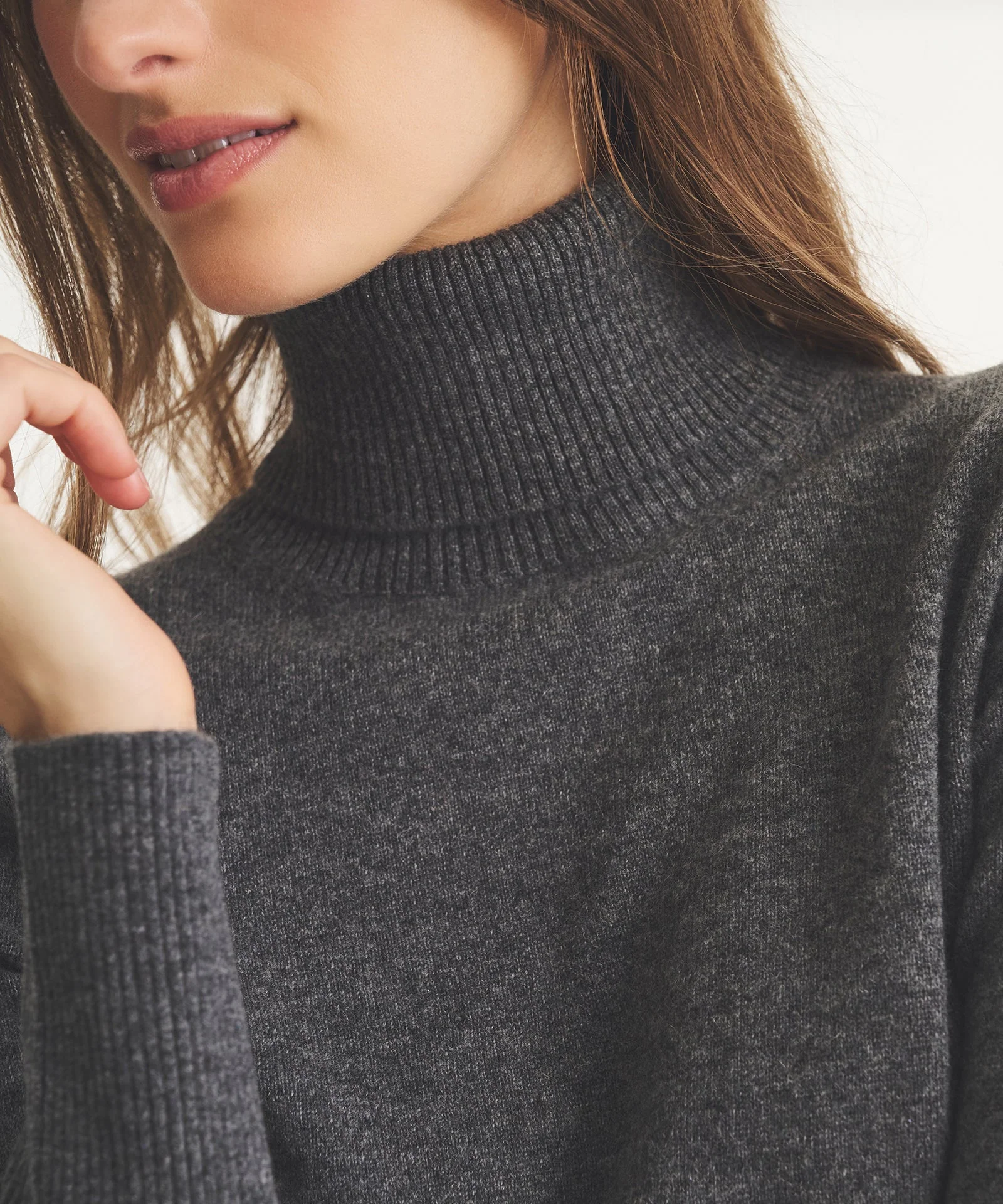 Signature Cashmere Classic Turtleneck - Image 6