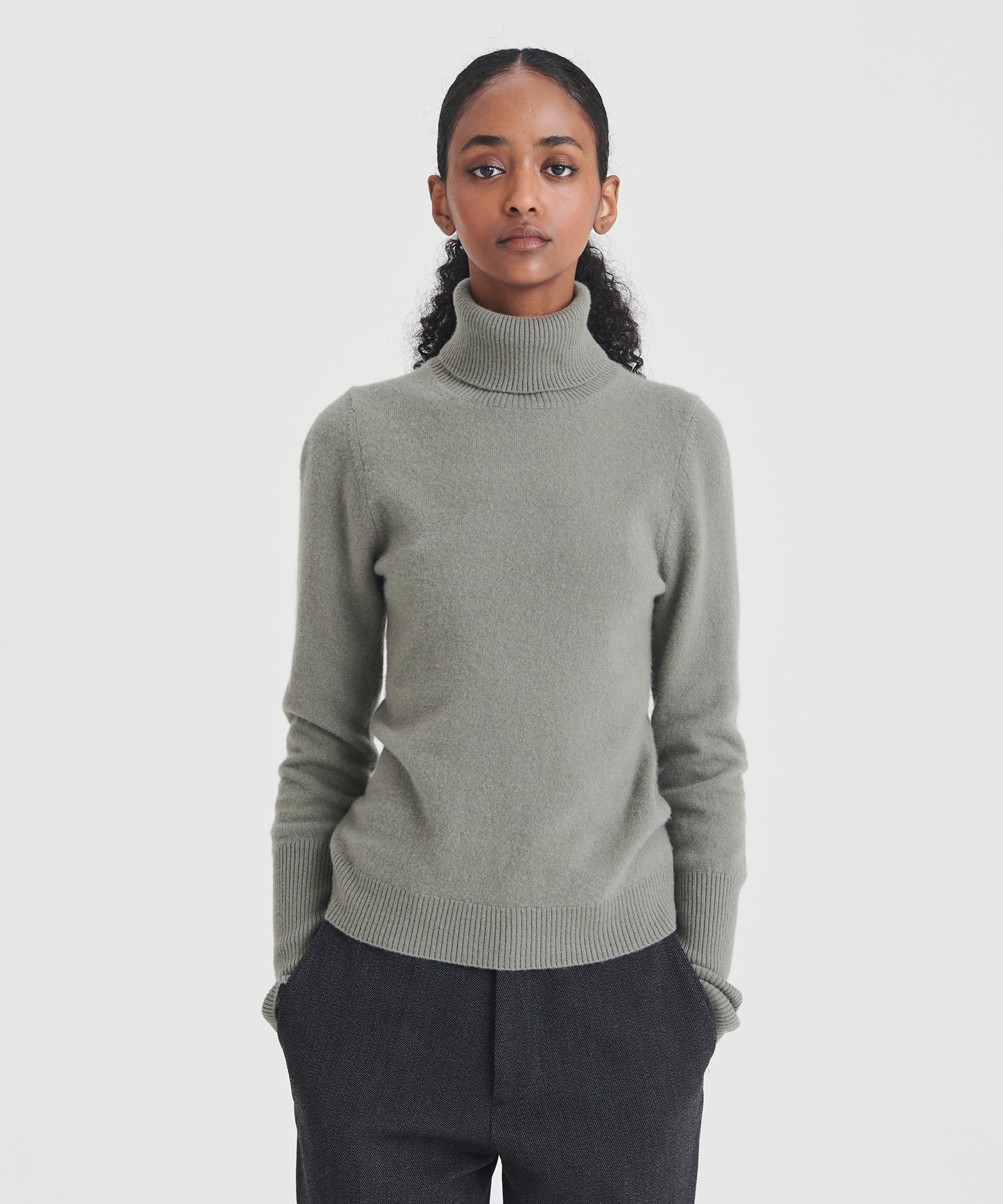 Signature Cashmere Classic Turtleneck - Image 7
