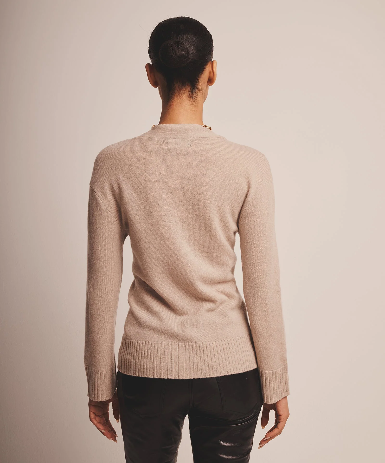 Signature Cashmere Fitted Cardigan - Image 11
