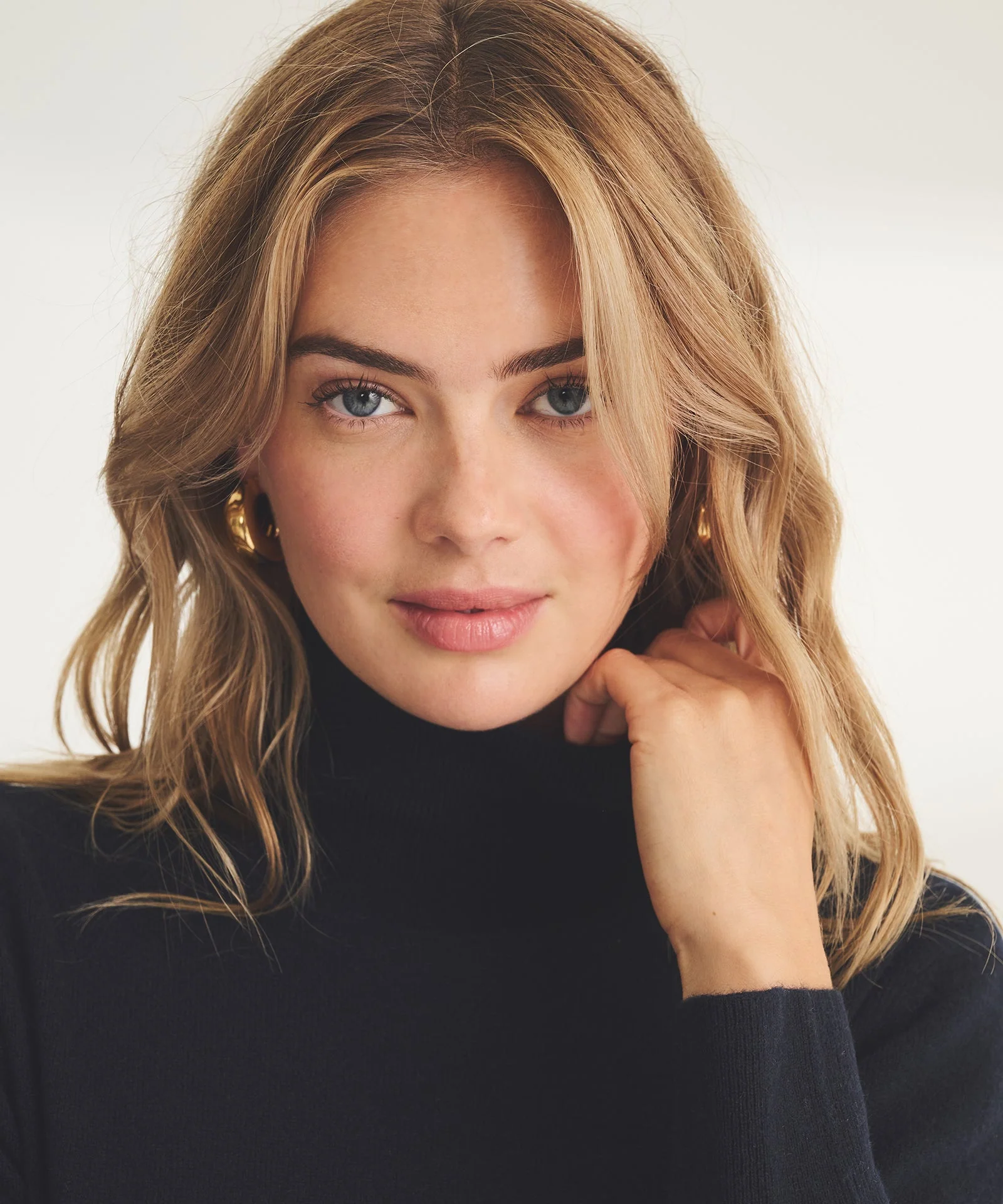 Signature Cashmere Turtleneck Dress with Slits - Image 14
