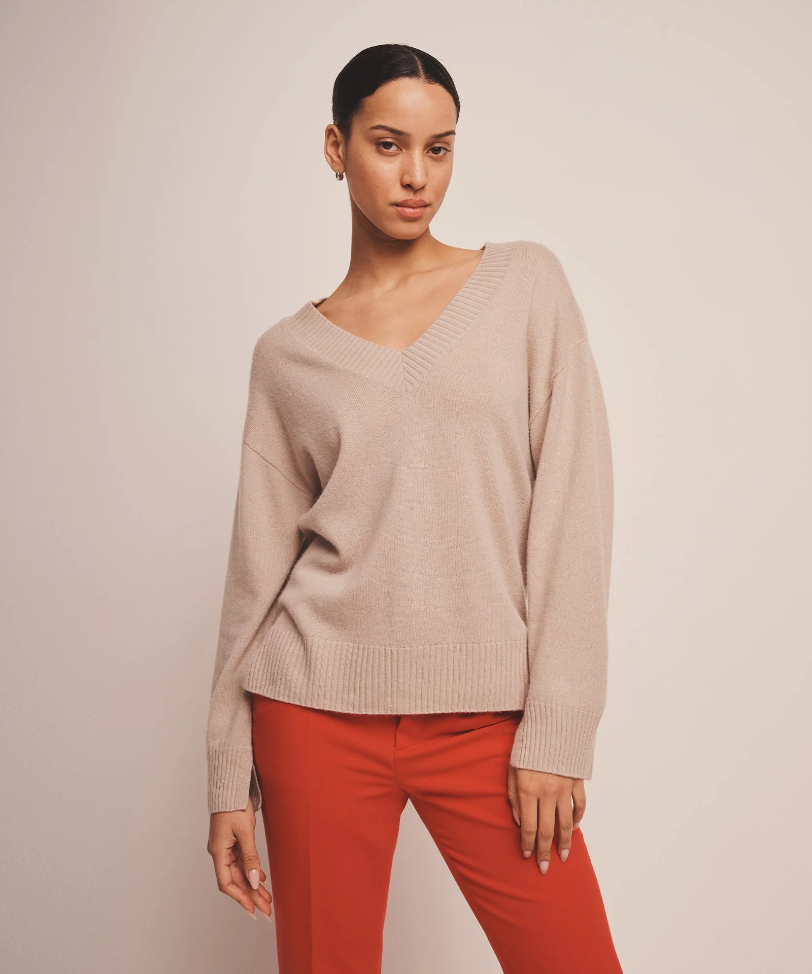 Signature Cashmere Wide Sleeve V-Neck Sweater - Image 10