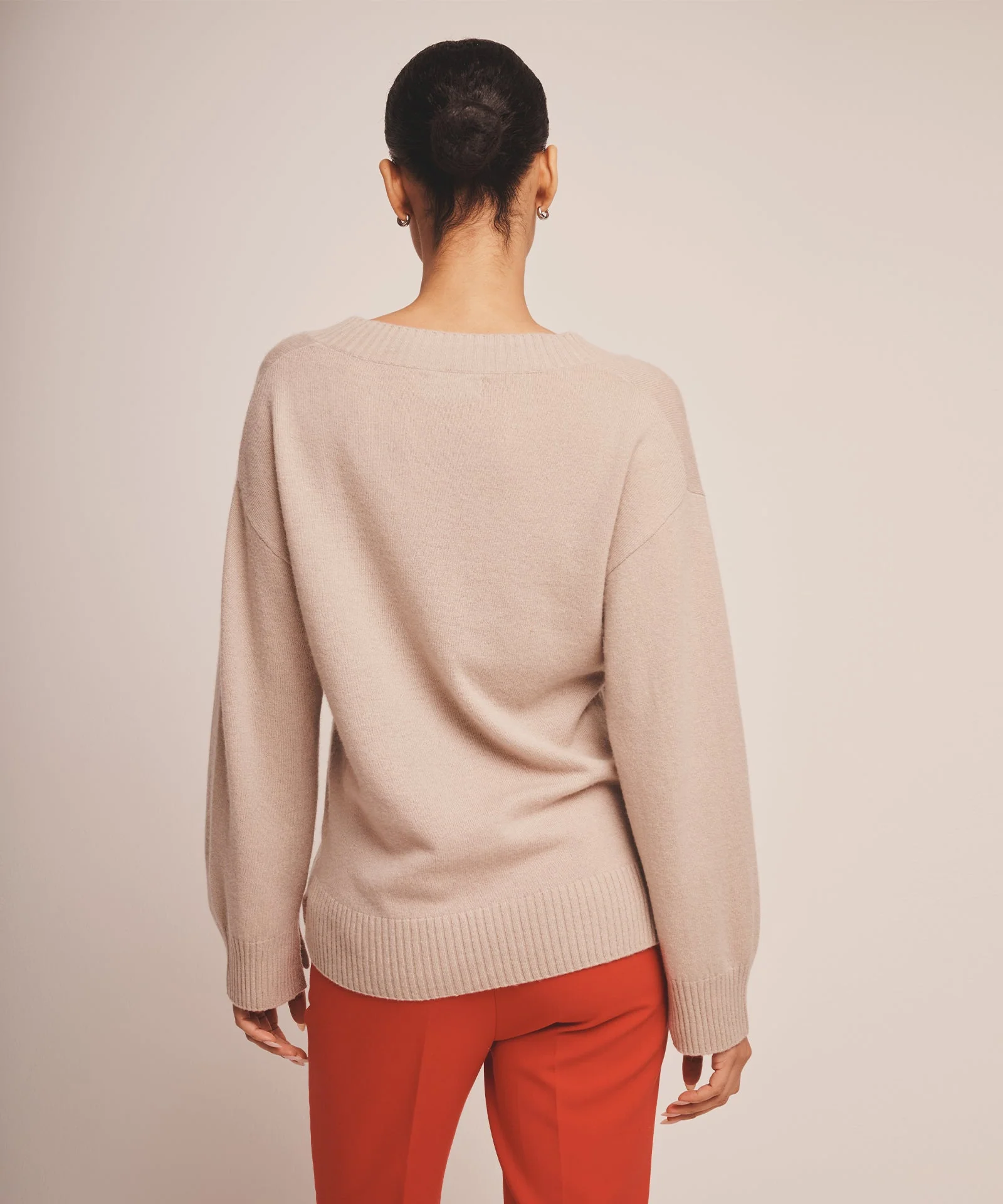 Signature Cashmere Wide Sleeve V-Neck Sweater - Image 11