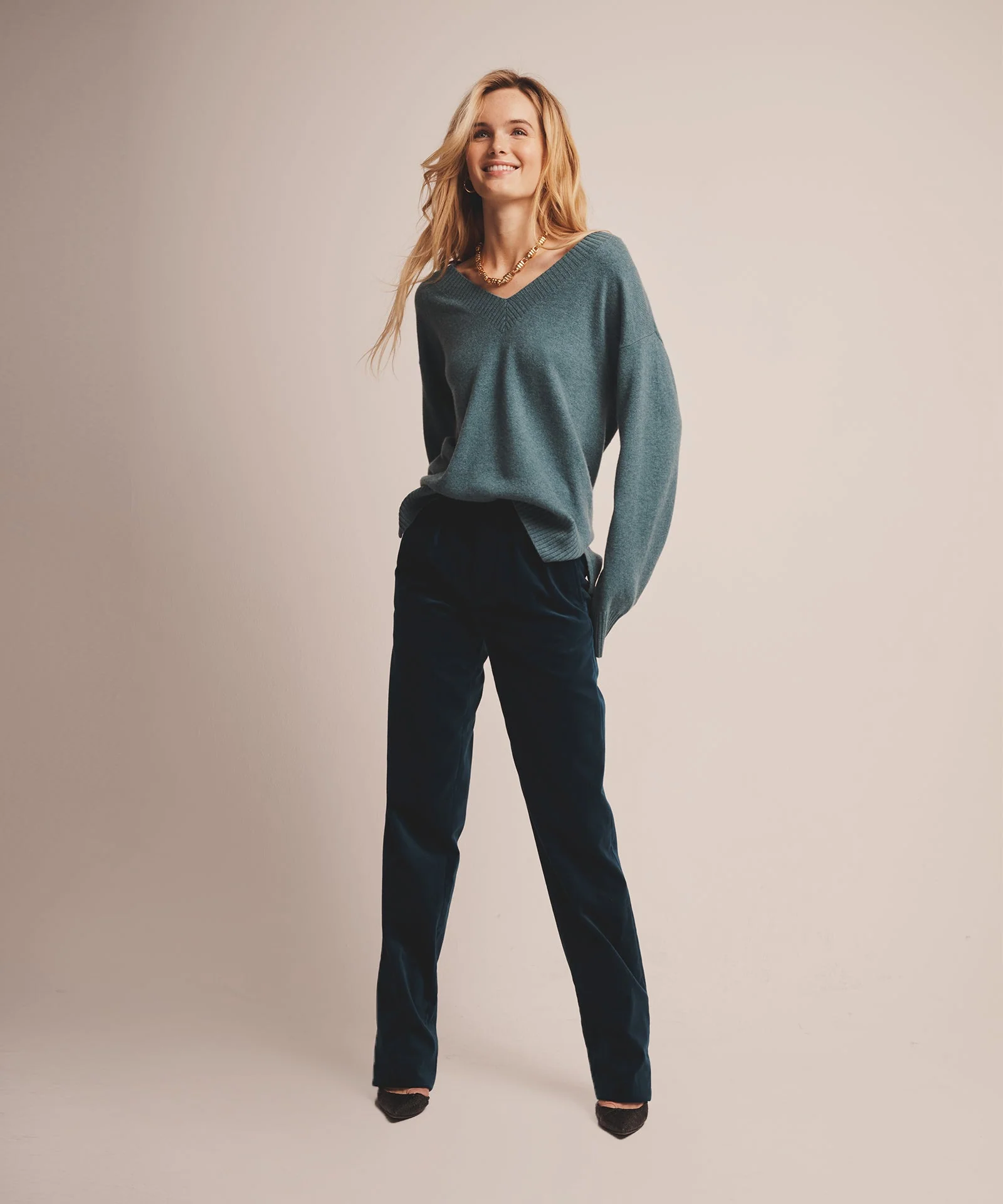 Signature Cashmere Wide Sleeve V-Neck Sweater - Image 13