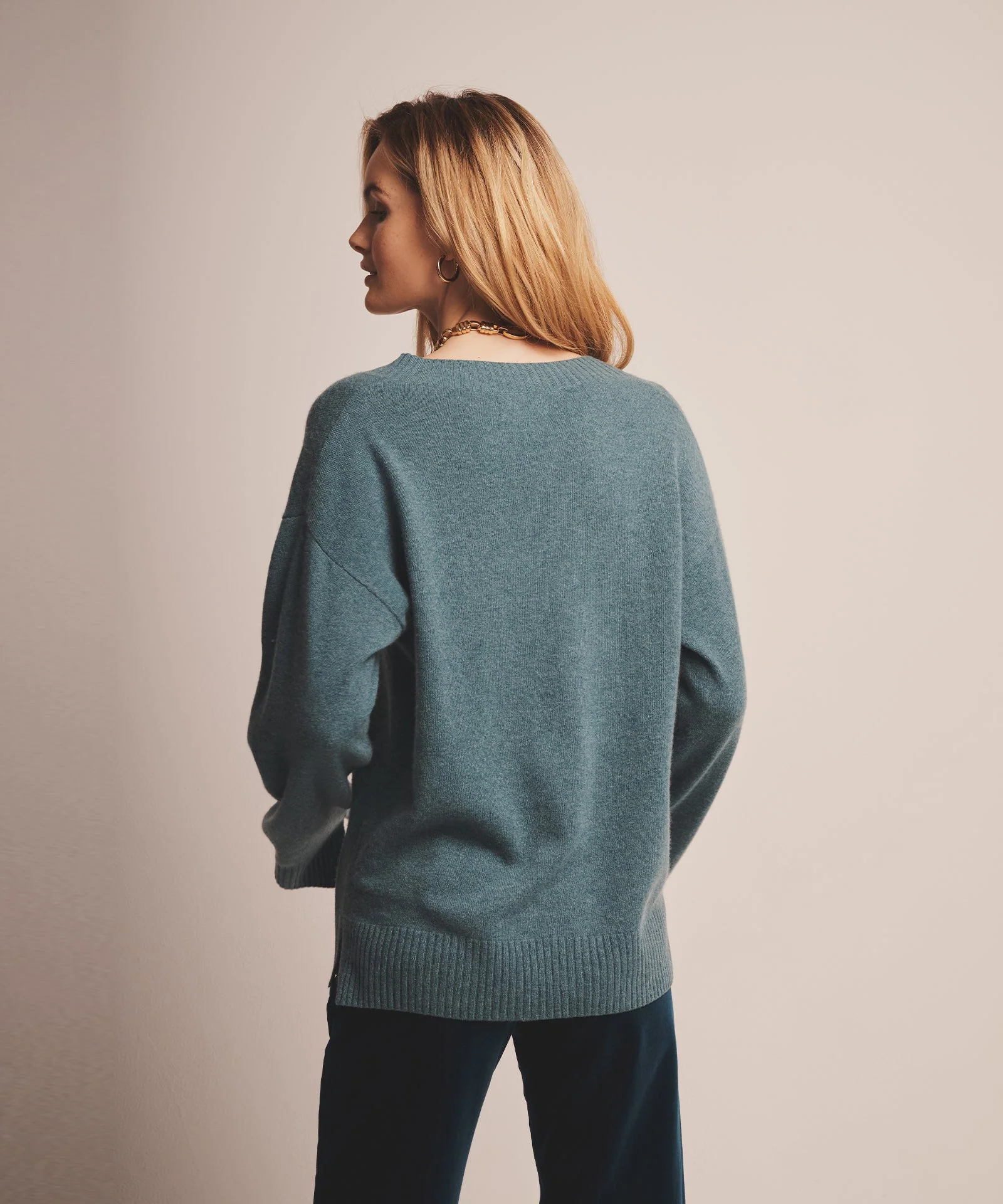 Signature Cashmere Wide Sleeve V-Neck Sweater - Image 14