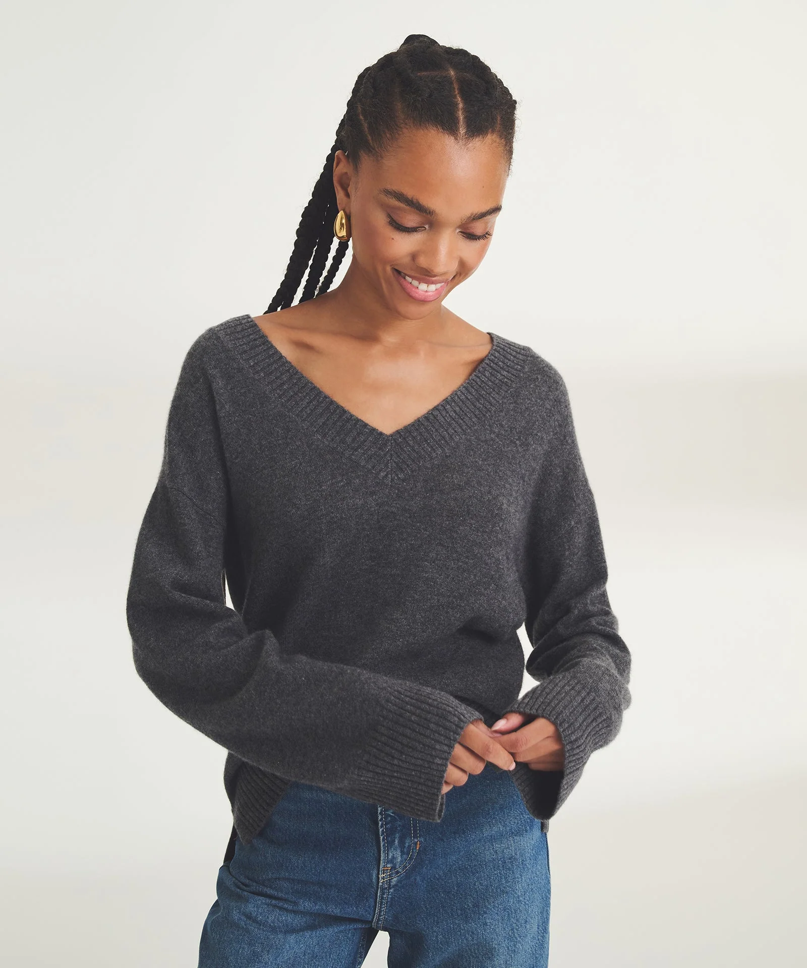 Signature Cashmere Wide Sleeve V-Neck Sweater - Image 22