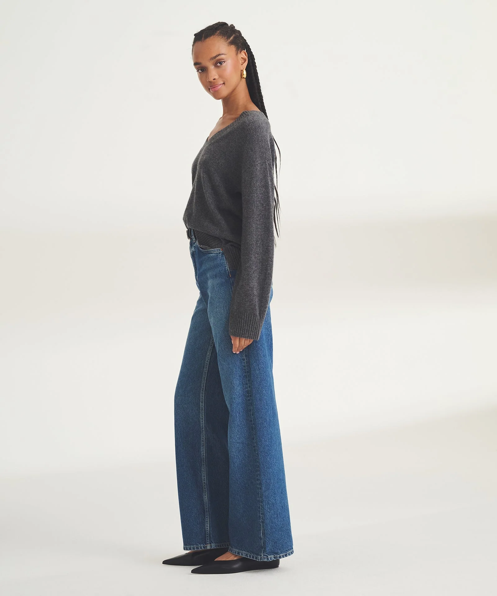 Signature Cashmere Wide Sleeve V-Neck Sweater - Image 25