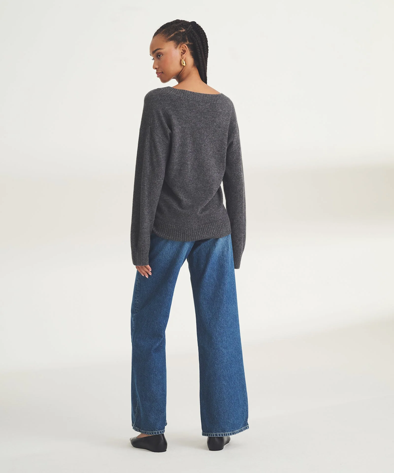 Signature Cashmere Wide Sleeve V-Neck Sweater - Image 26