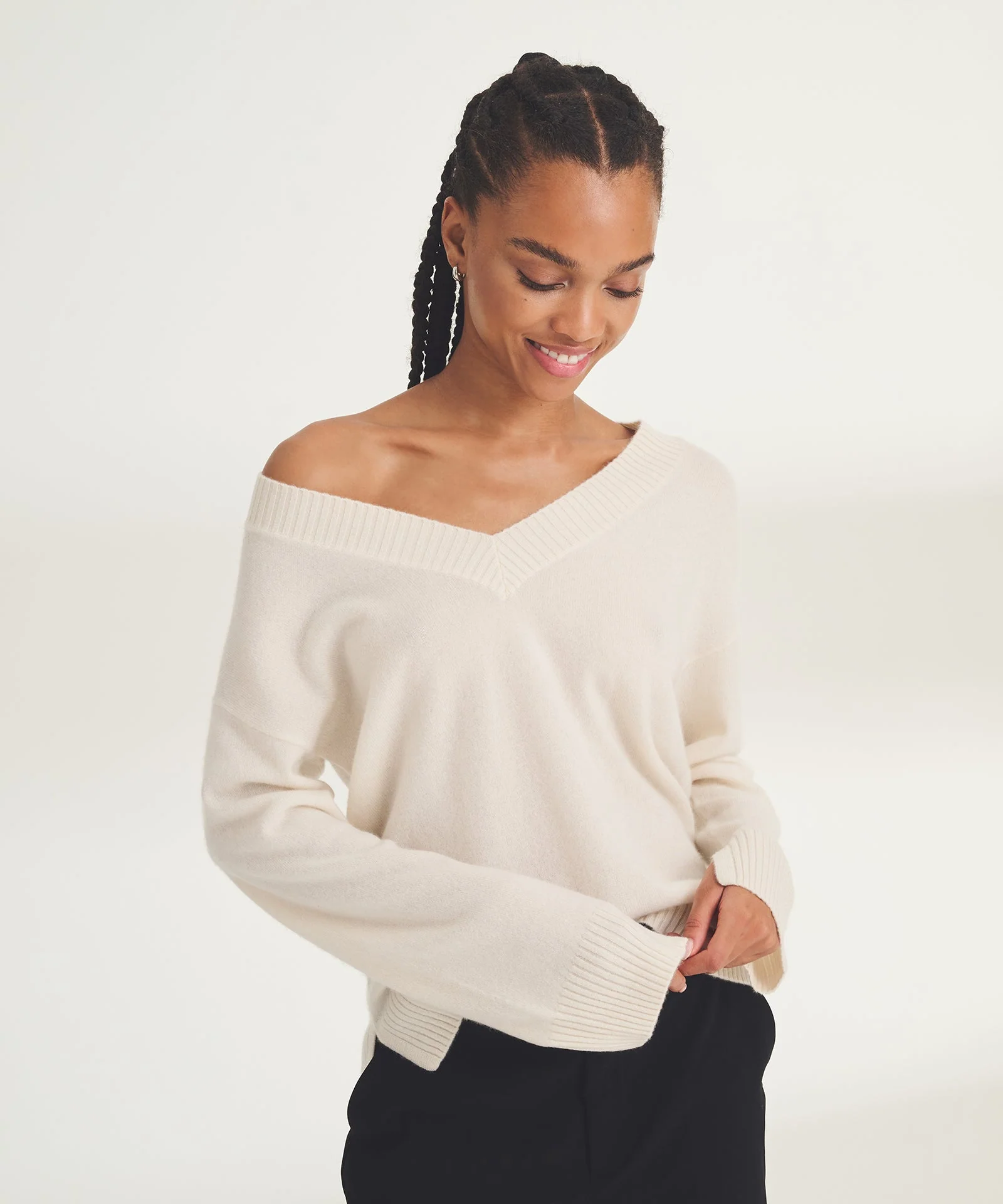 Signature Cashmere Wide Sleeve V-Neck Sweater - Image 30