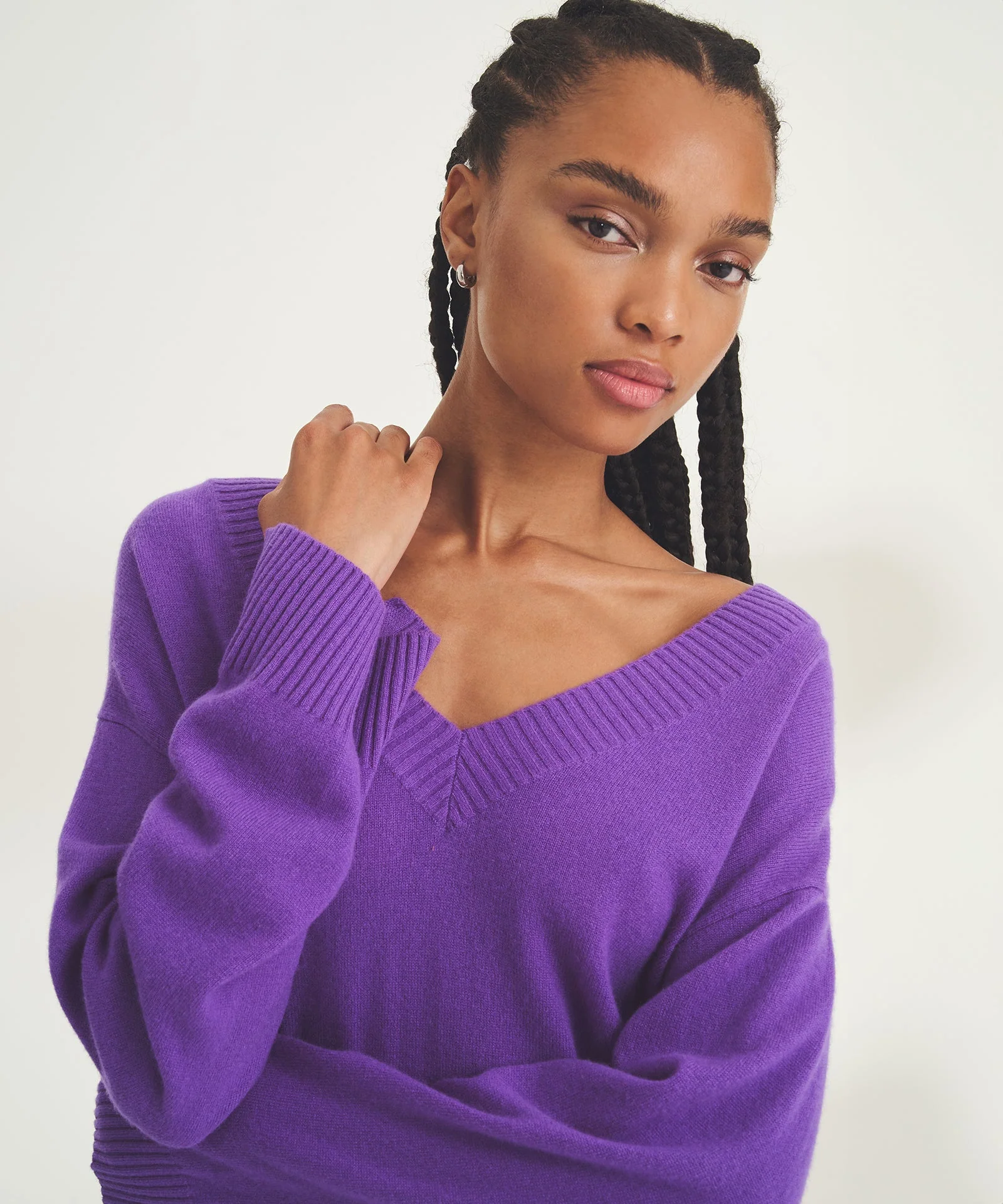 Signature Cashmere Wide Sleeve V-Neck Sweater - Image 33