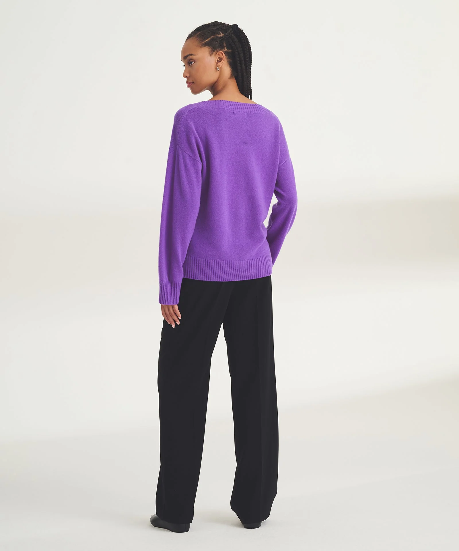 Signature Cashmere Wide Sleeve V-Neck Sweater - Image 36