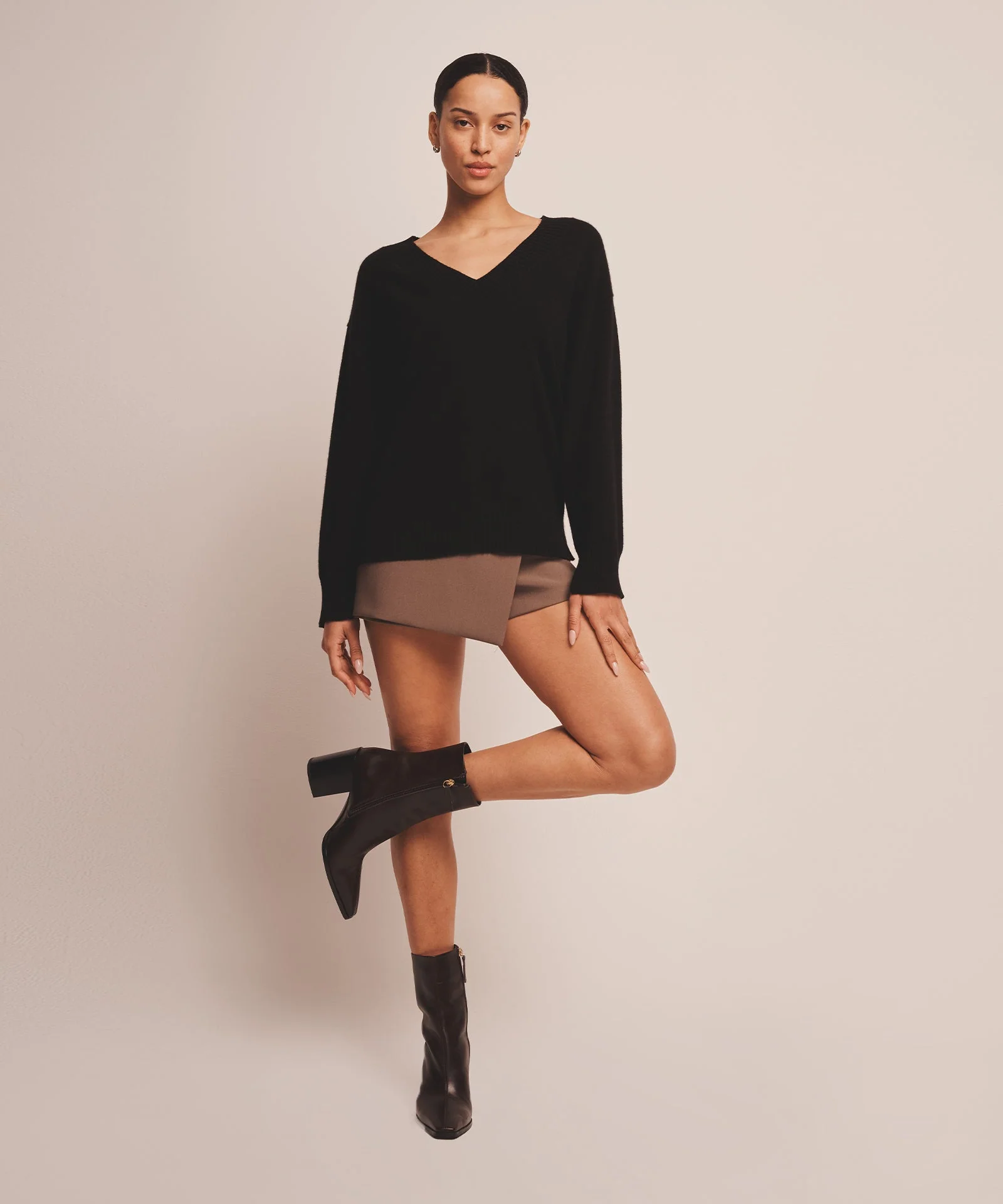 Signature Cashmere Wide Sleeve V-Neck Sweater - Image 7