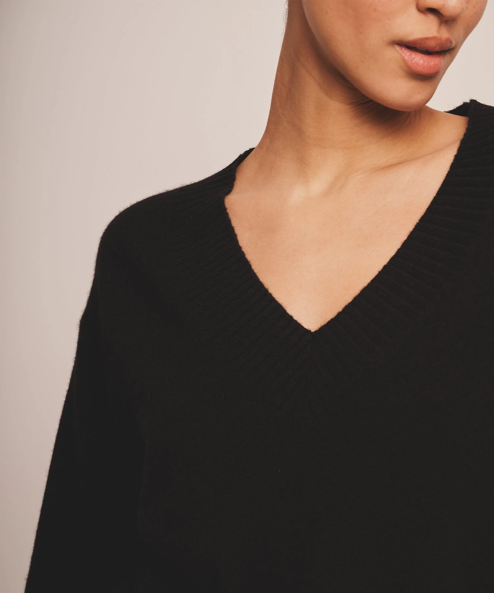 Signature Cashmere Wide Sleeve V-Neck Sweater - Image 8