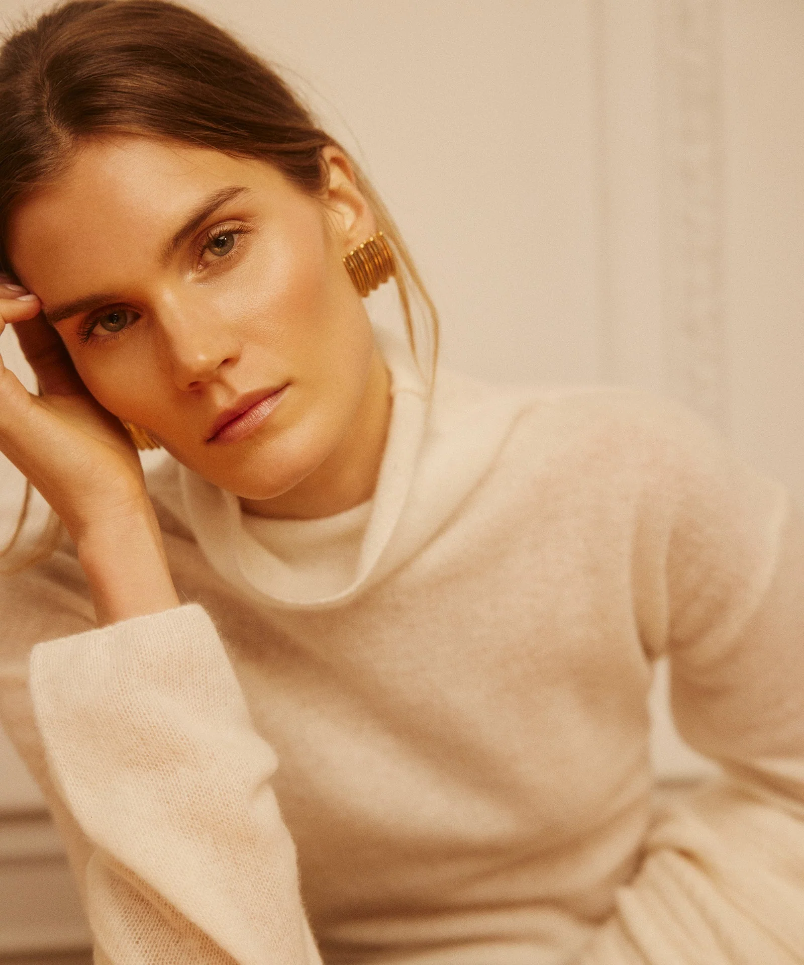 Cloud Cashmere Turtleneck Sweater - Image 2