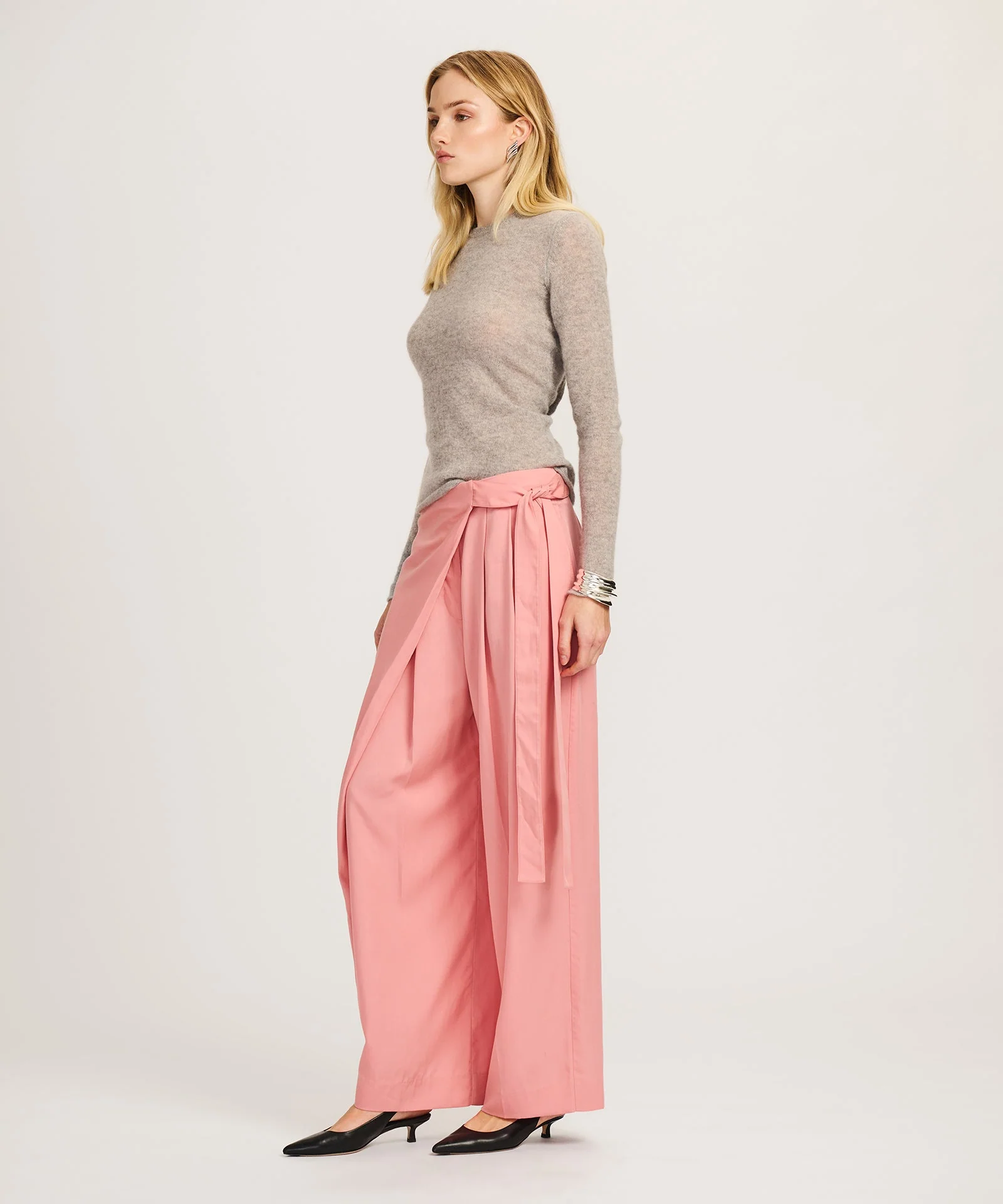 Featherweight Cashmere Slim Crewneck Sweater - Image 10