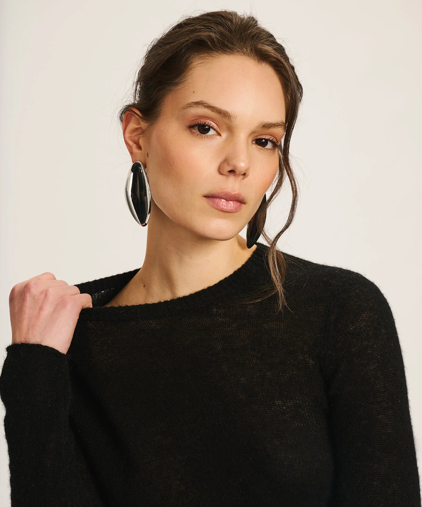 Featherweight Cashmere Slim Crewneck Sweater - Image 13