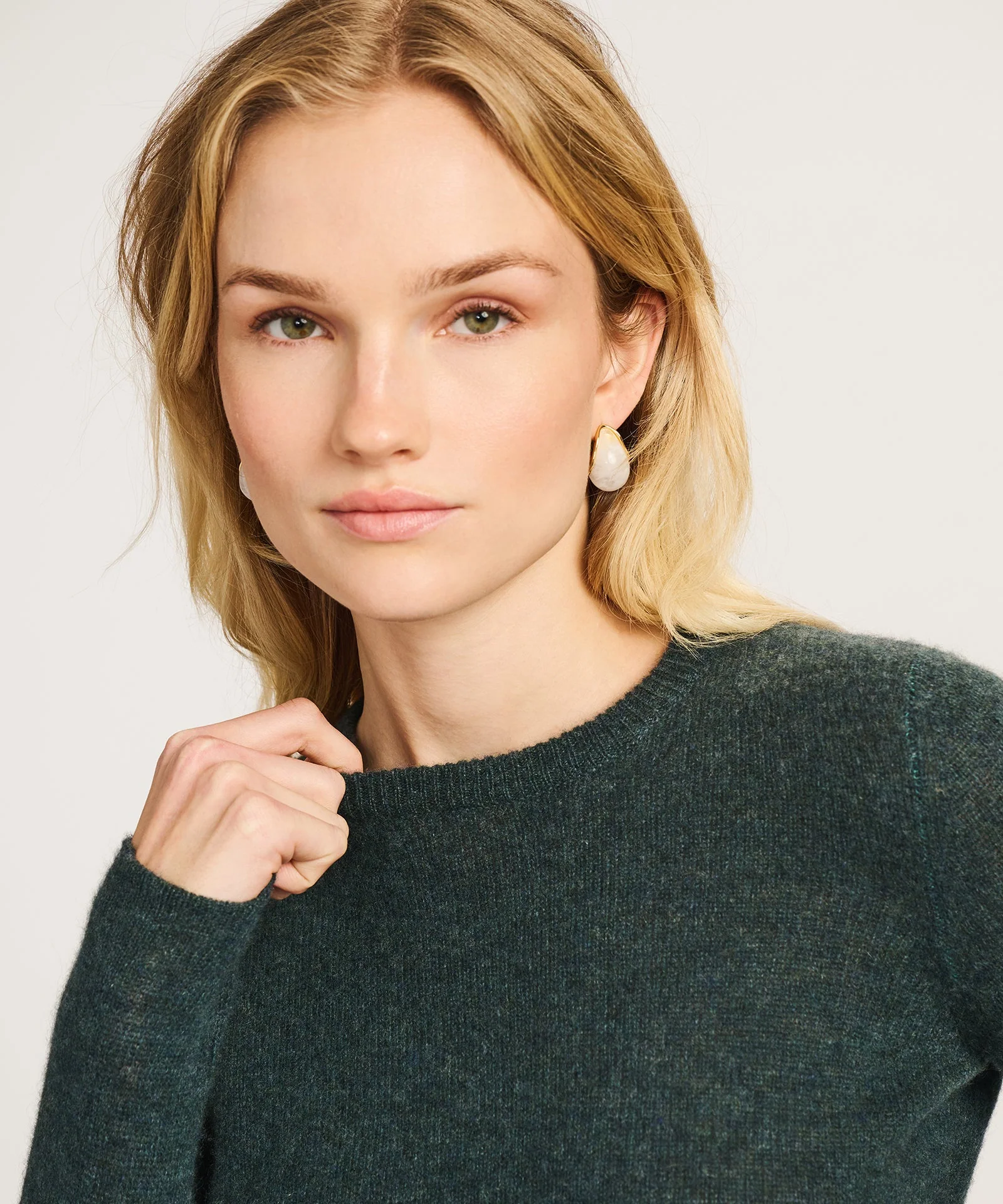 Featherweight Cashmere Slim Crewneck Sweater - Image 3