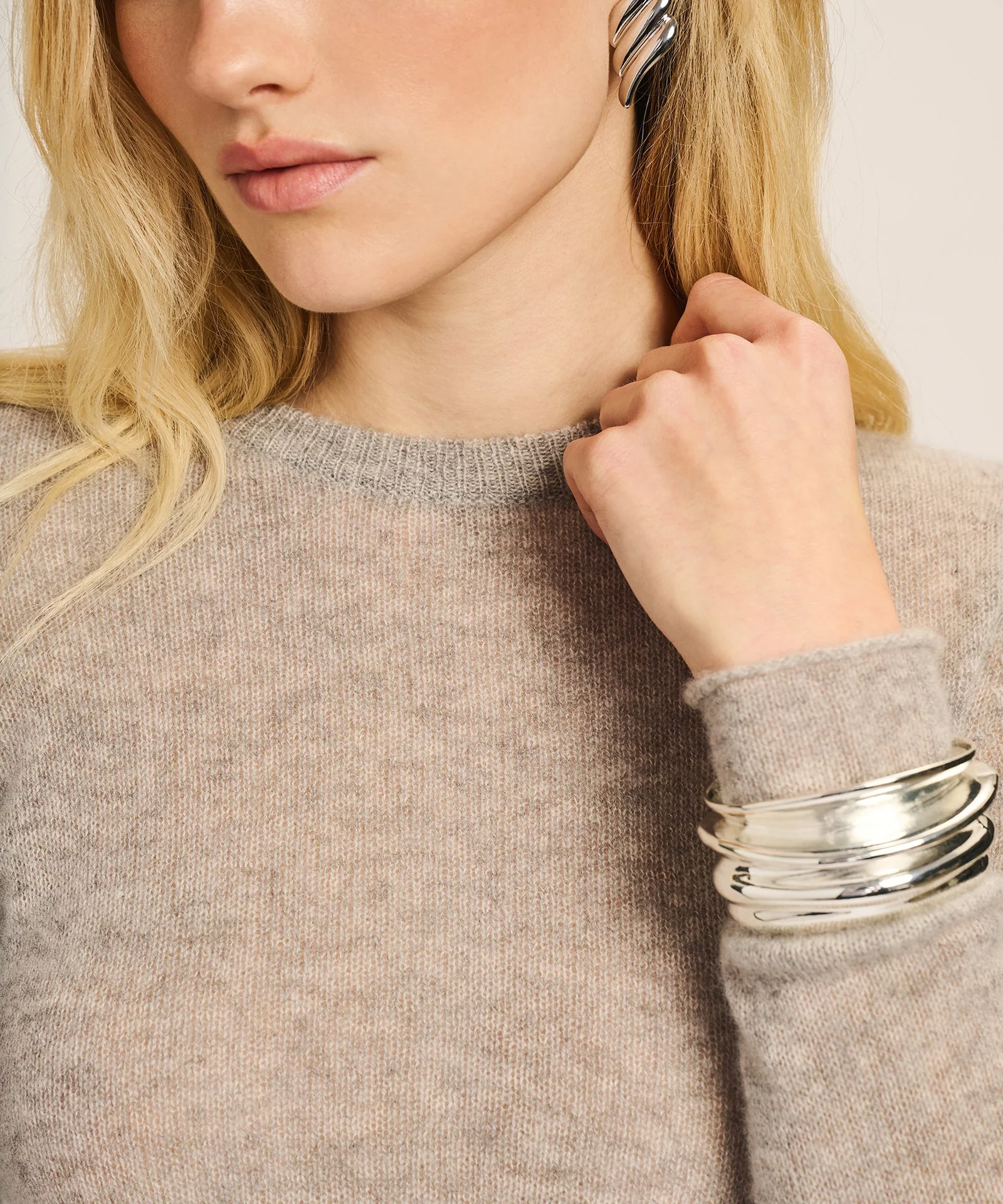 Featherweight Cashmere Slim Crewneck Sweater - Image 7
