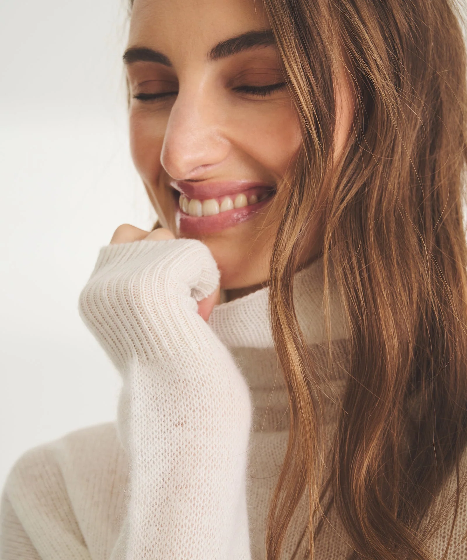 Featherweight Cashmere Turtleneck - Image 11