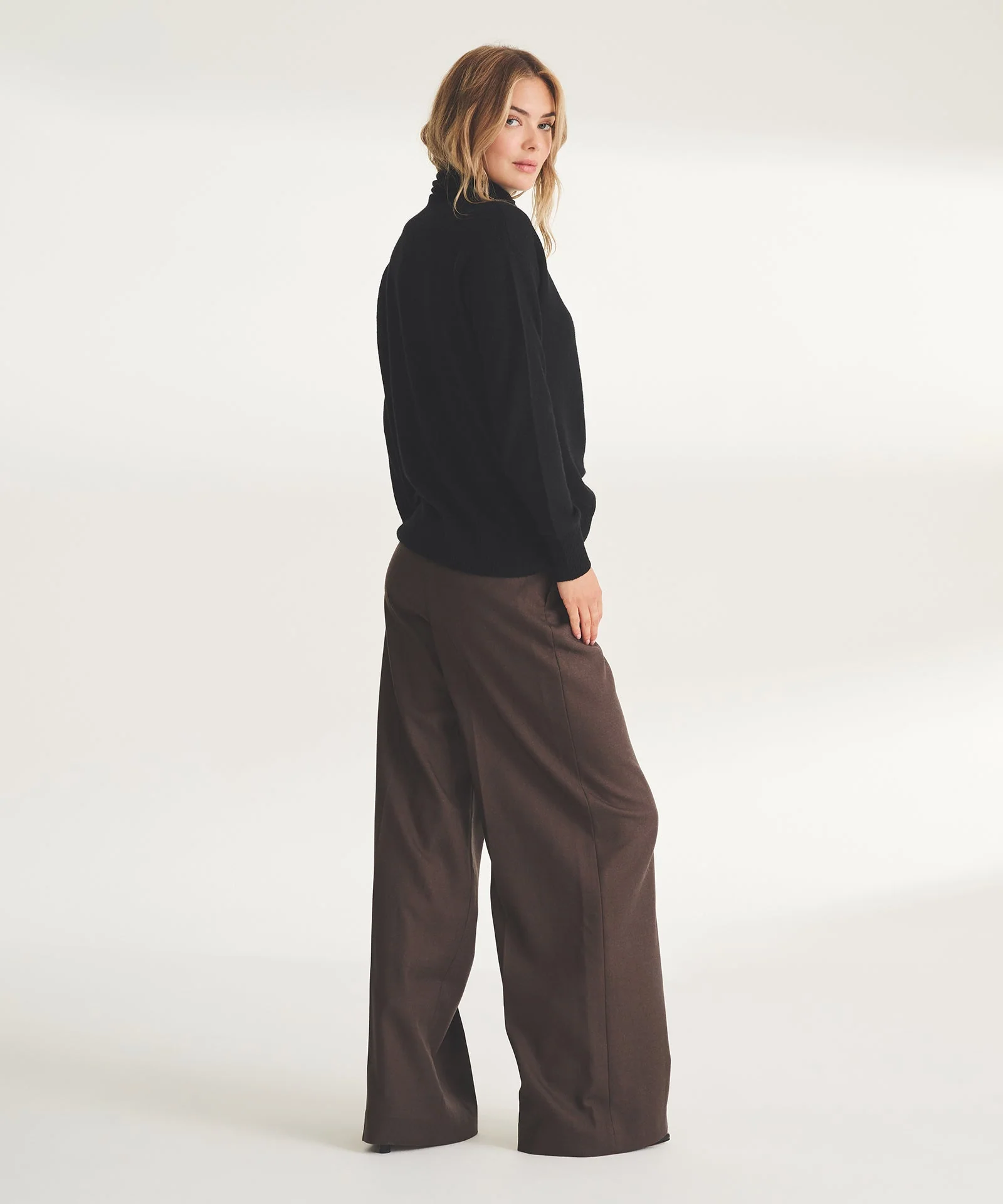 Featherweight Cashmere Turtleneck - Image 7