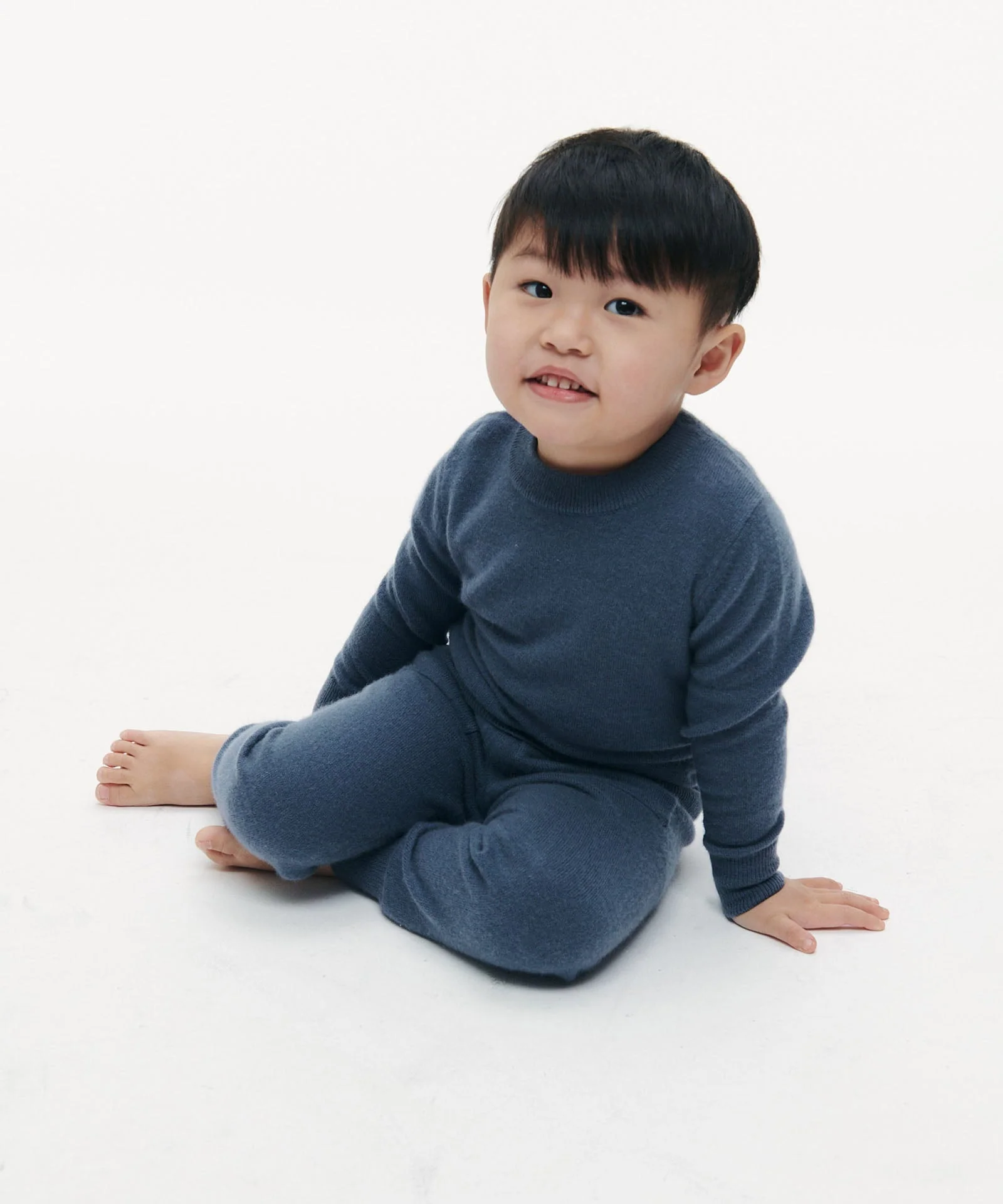 Kid's Signature Cashmere Crewneck Jogger Set - Image 4