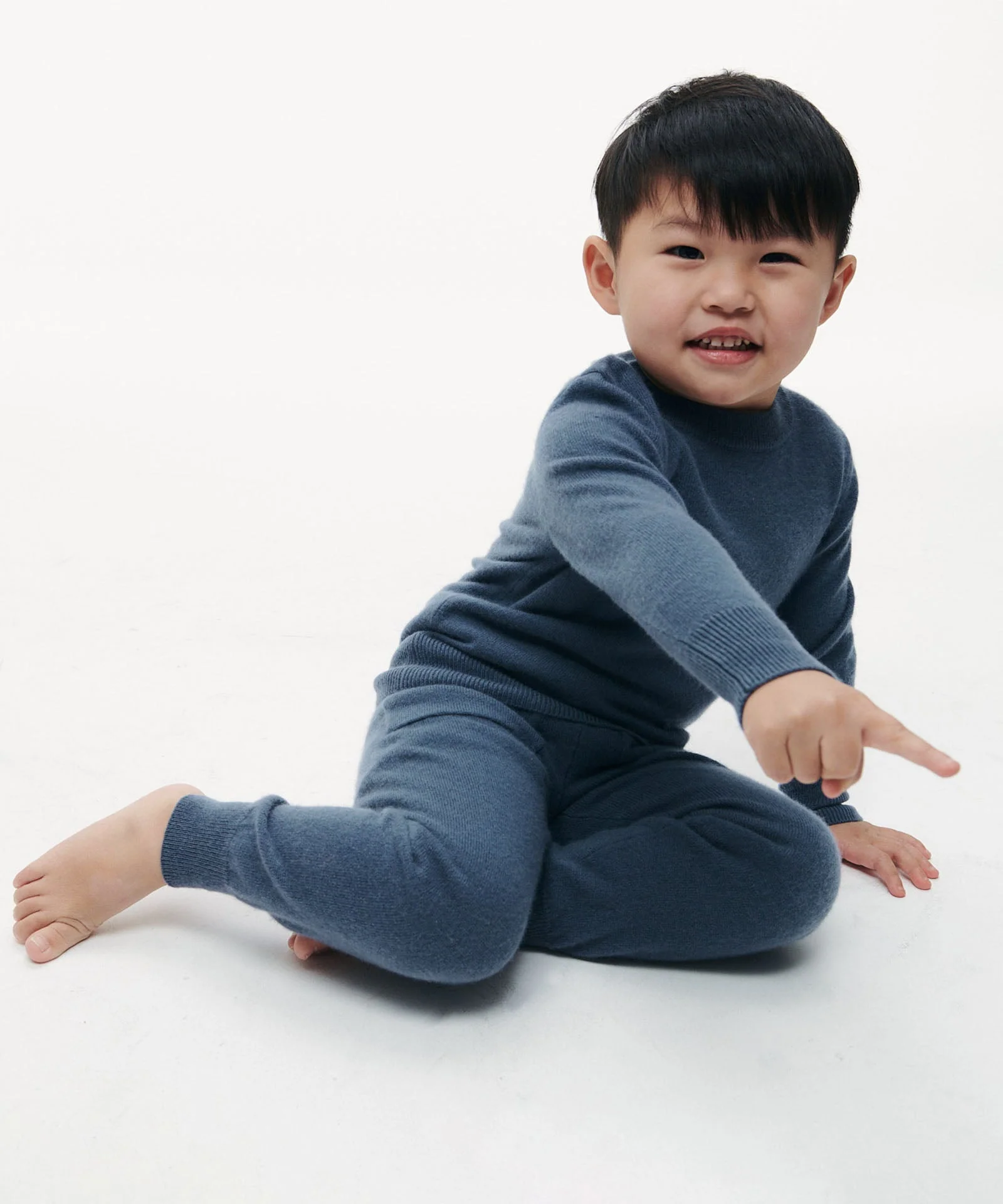 Kid's Signature Cashmere Crewneck Jogger Set - Image 5