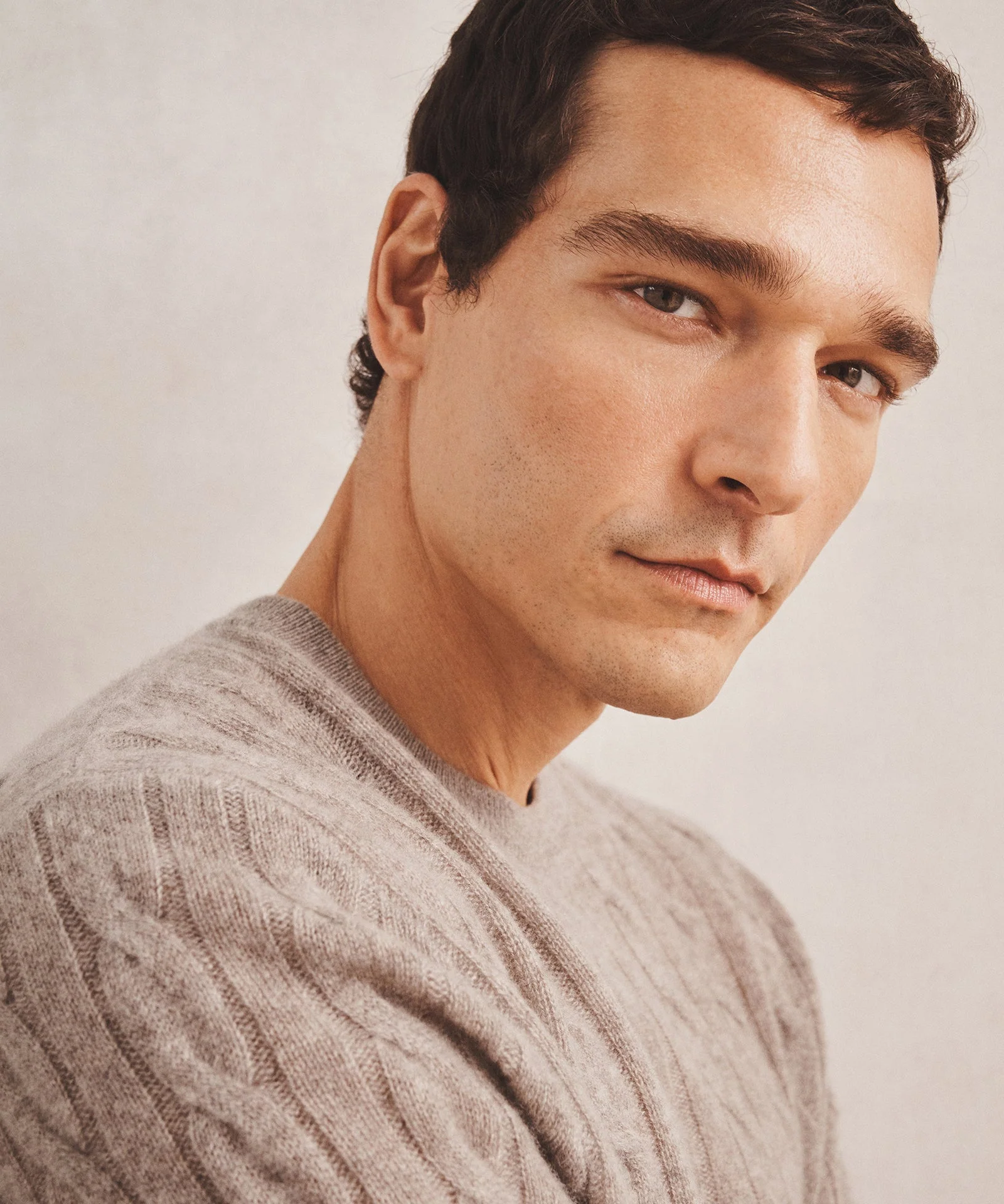 Lightweight Cashmere Cable Crewneck Sweater - Image 18