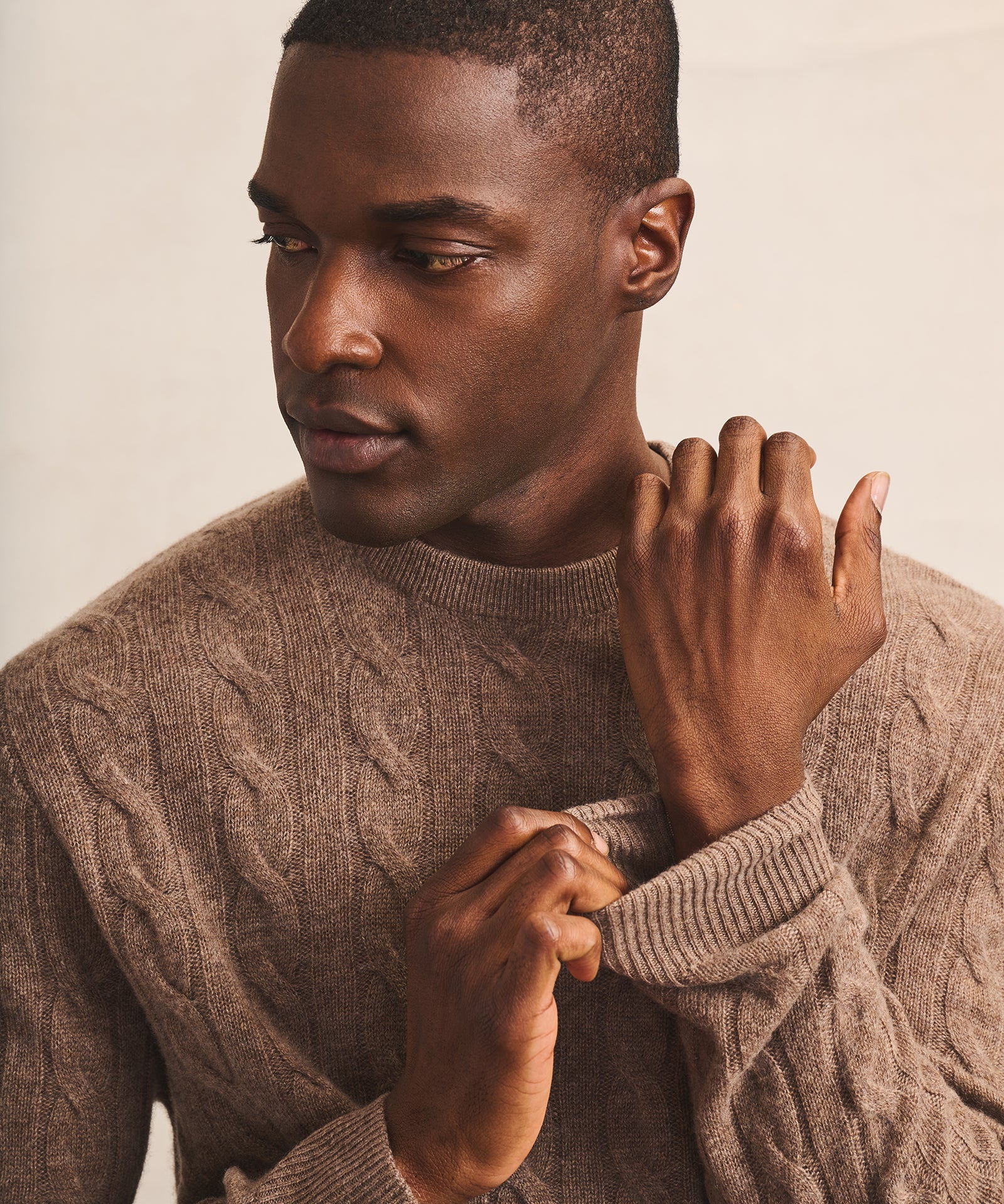Lightweight Cashmere Cable Crewneck Sweater - Image 21